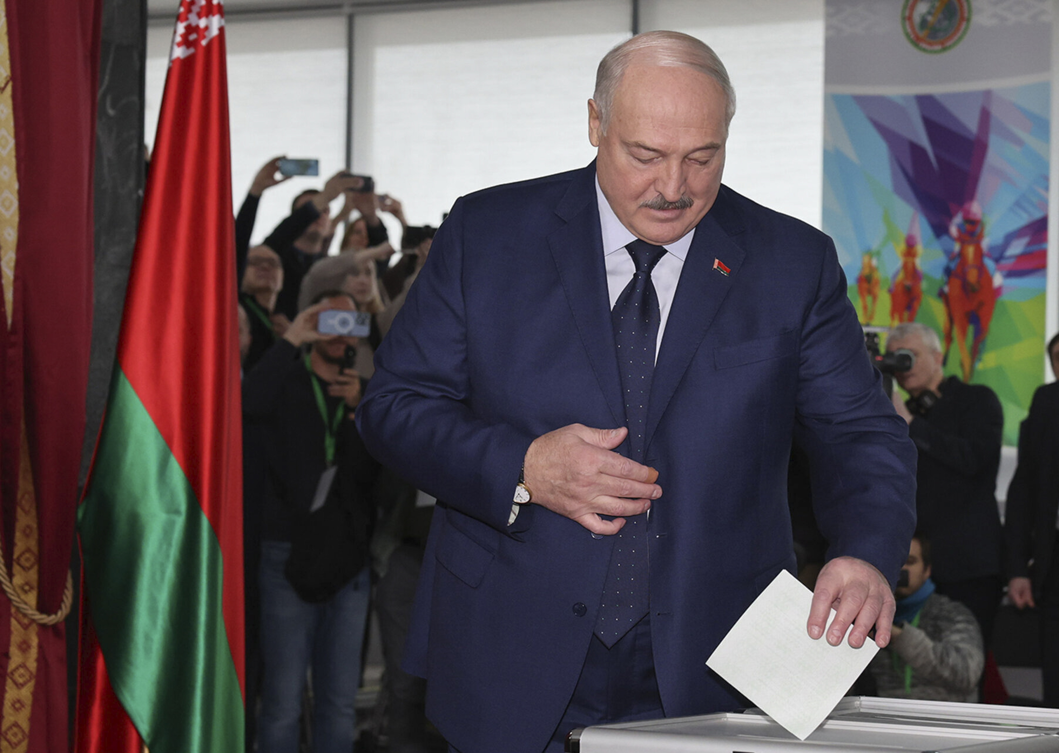 Eleições na Bielorrússia. Lukashenko diz que o país é uma "democracia brutal"