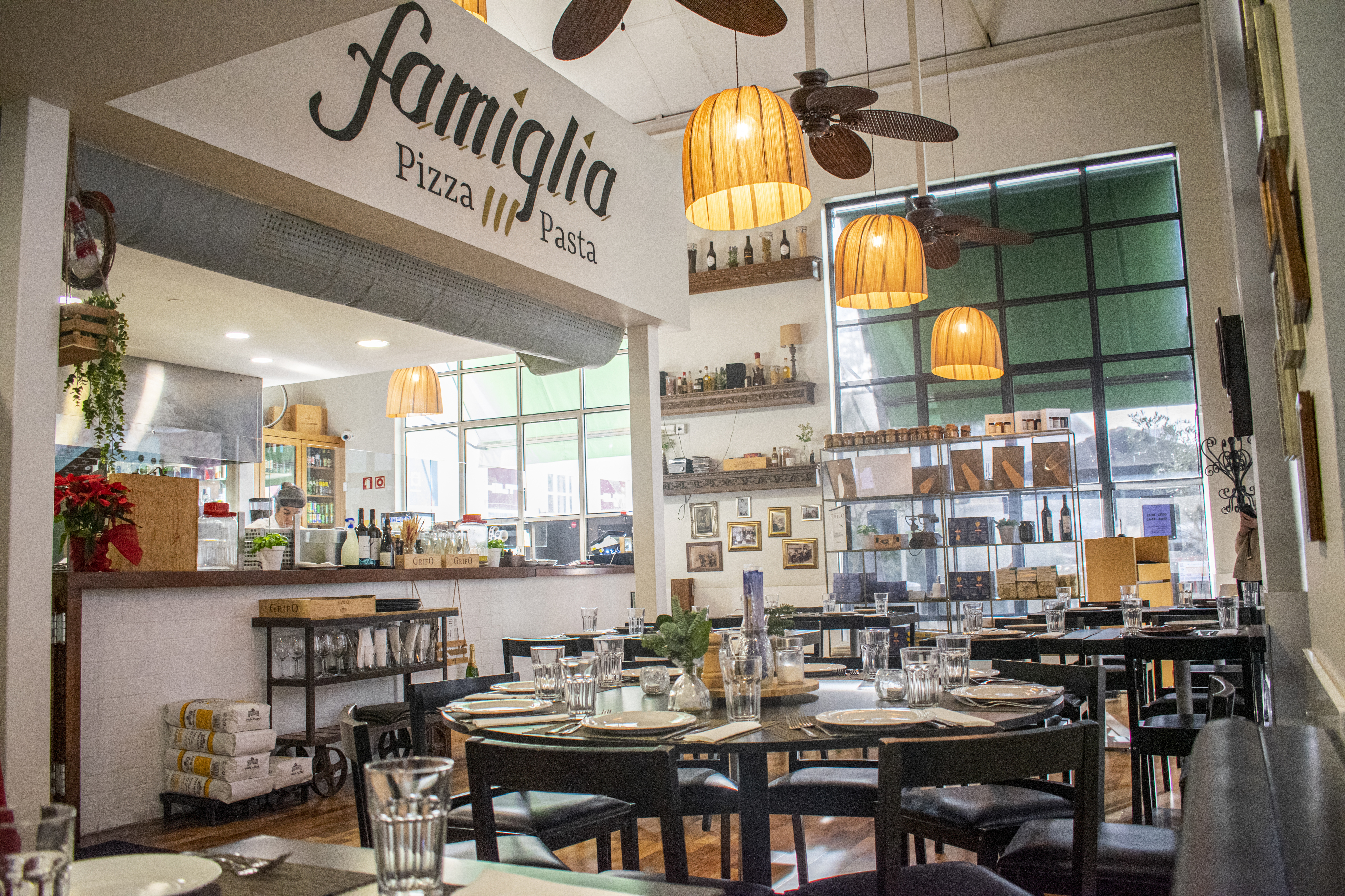 Famiglia. O restaurante onde pode comer uma das melhores pizzas romanas em Portugal. Saiba onde fica