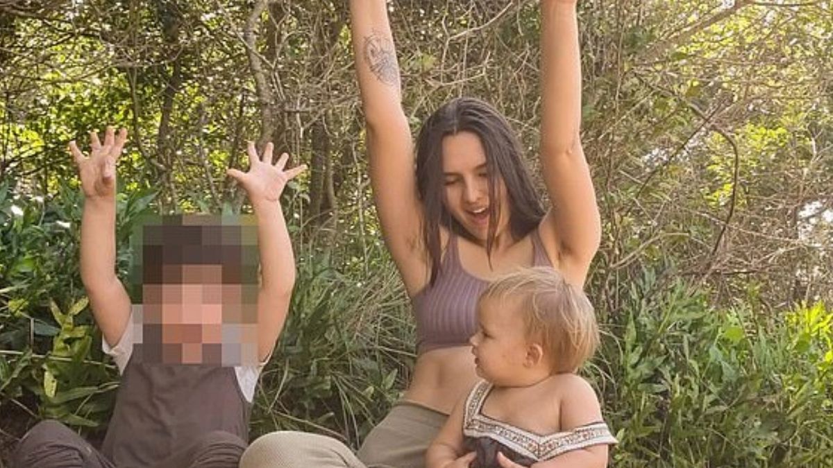 Mãe conta como perdeu a filha de um ano após ataque de uma girafa: “Estou em modo sobrevivência”