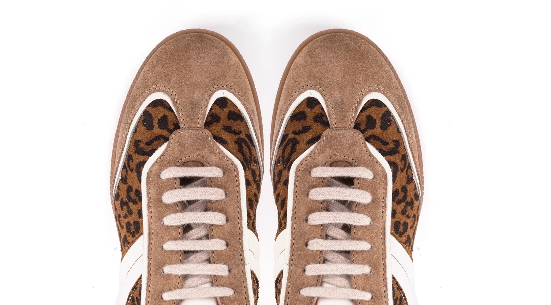 Quer render-se à tendência do calçado animal print? Este modelo é perfeito (e é de uma marca portuguesa)