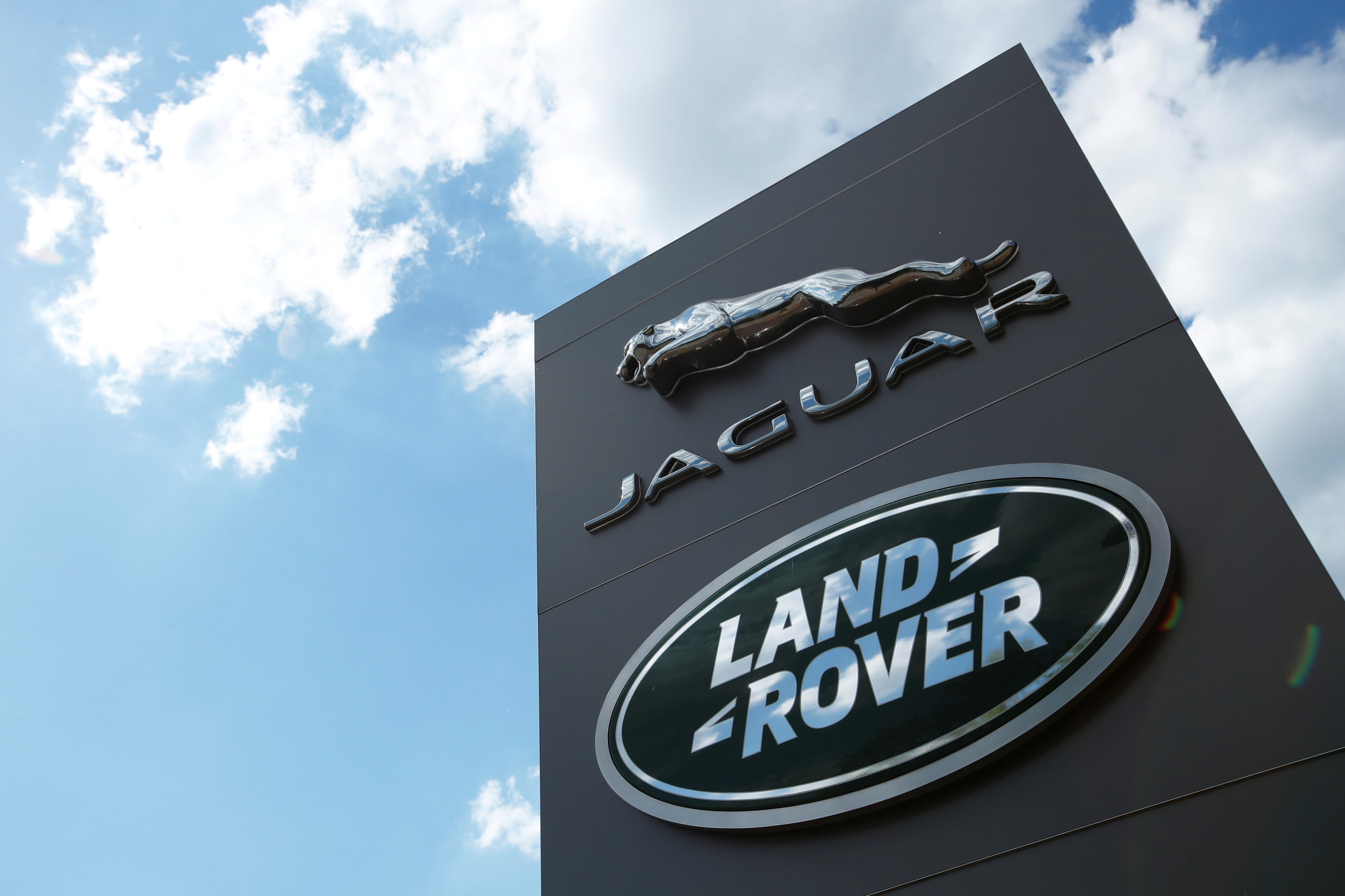 Jaguar Land Rover foi vítima de ciberataque e admite roubo de dados pelos hackers