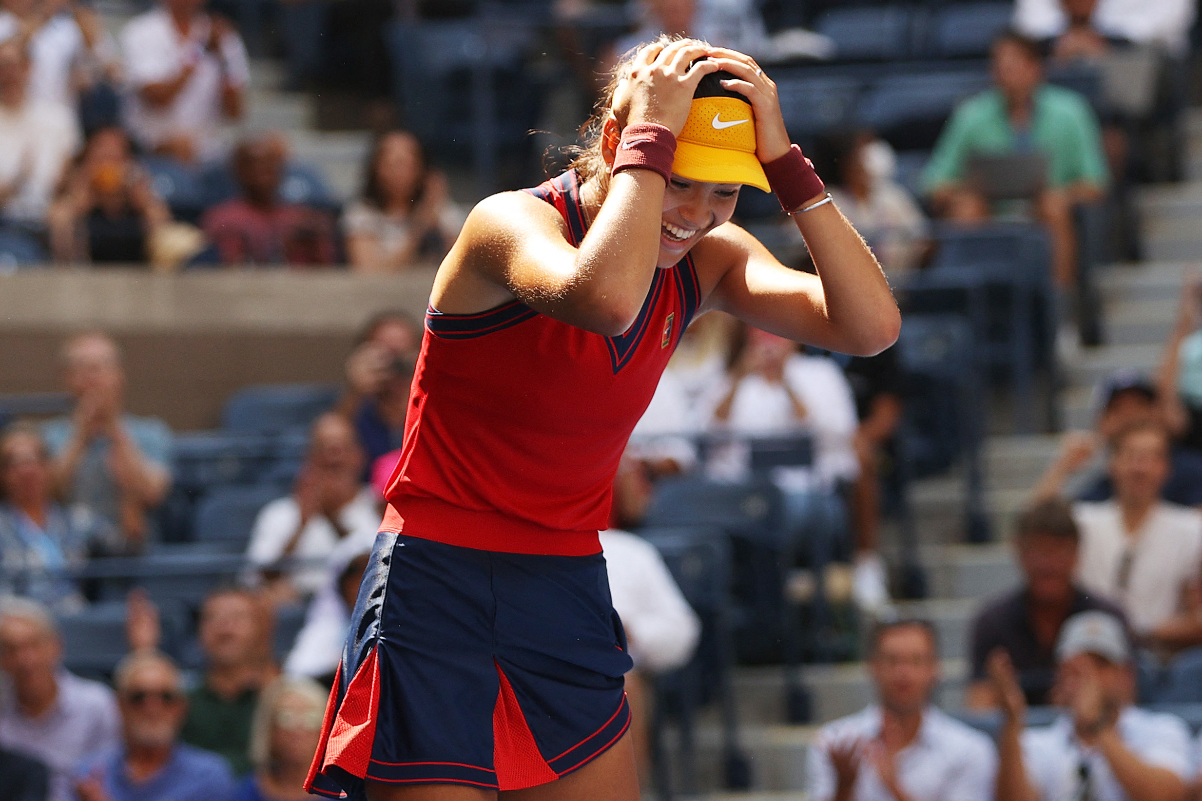 Aos 19 anos, Emma Raducanu é eleita revelação do ano pela WTA, tênis