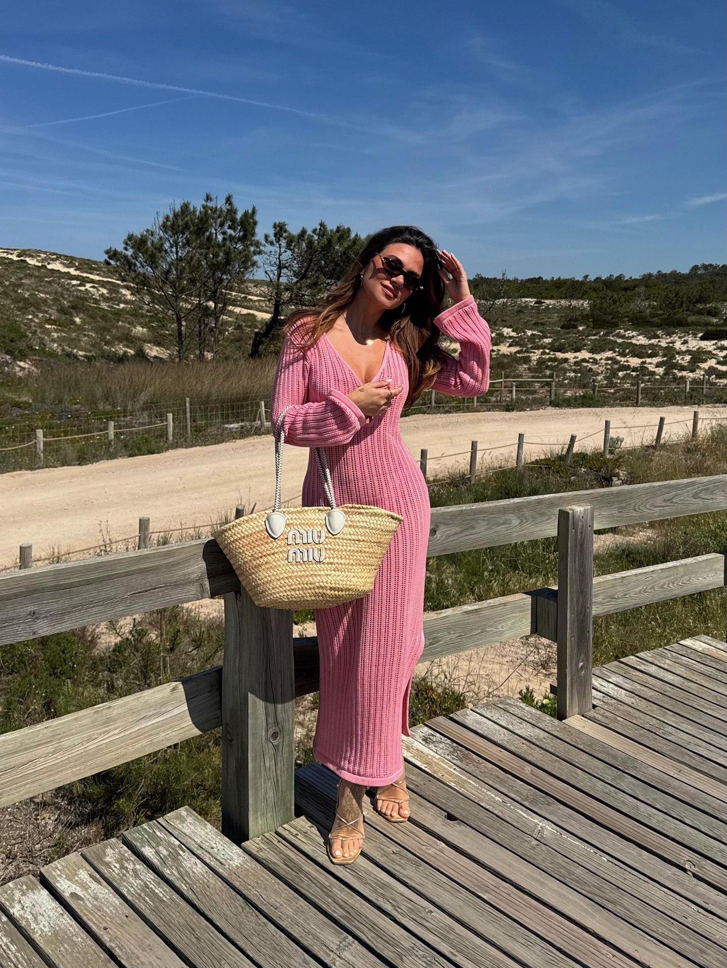 Faça como Liliana Filipa e renda-se às cestas de ráfia para a praia. Temos 10 opções desde 17,99€