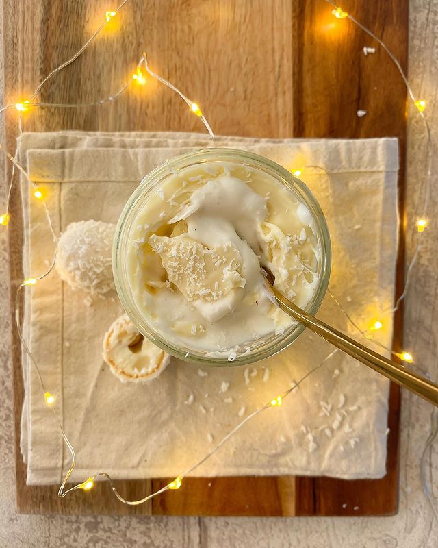 Este Raffaello come-se com uma colher e faz-se com apenas 4 ingredientes. Veja a receita