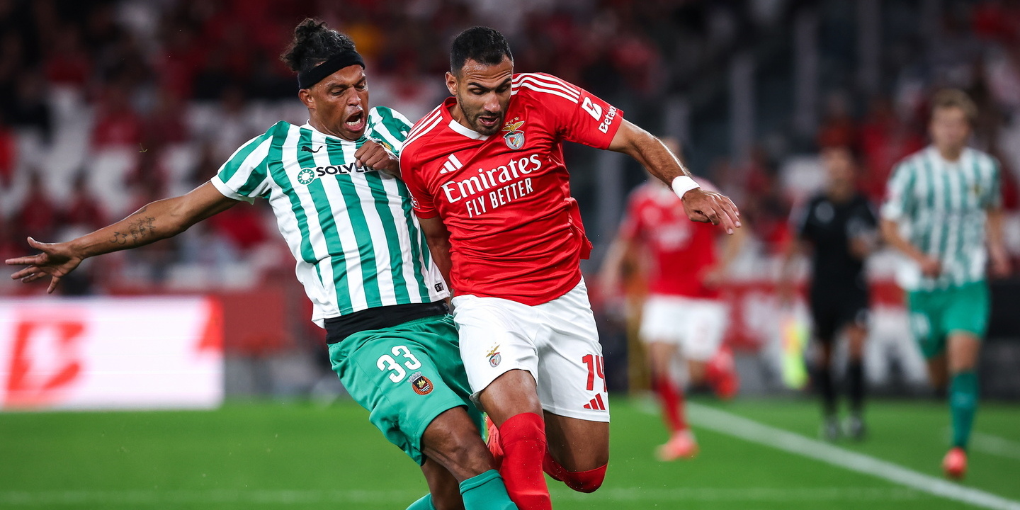 Rio Ave rescinde com defesa-central Aderllan Santos