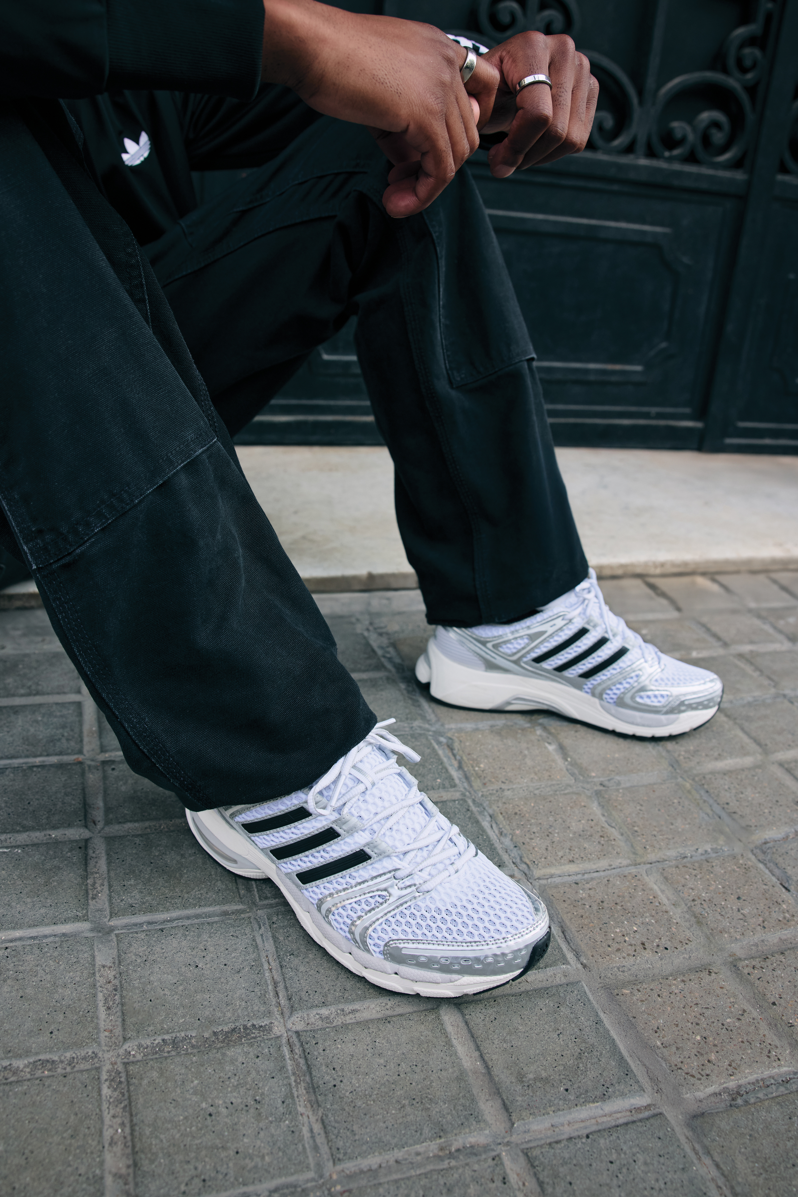 Adistar Control 5. Estes novos ténis gritam anos 2000, mas temos 5 formas trendy de os usar hoje em dia