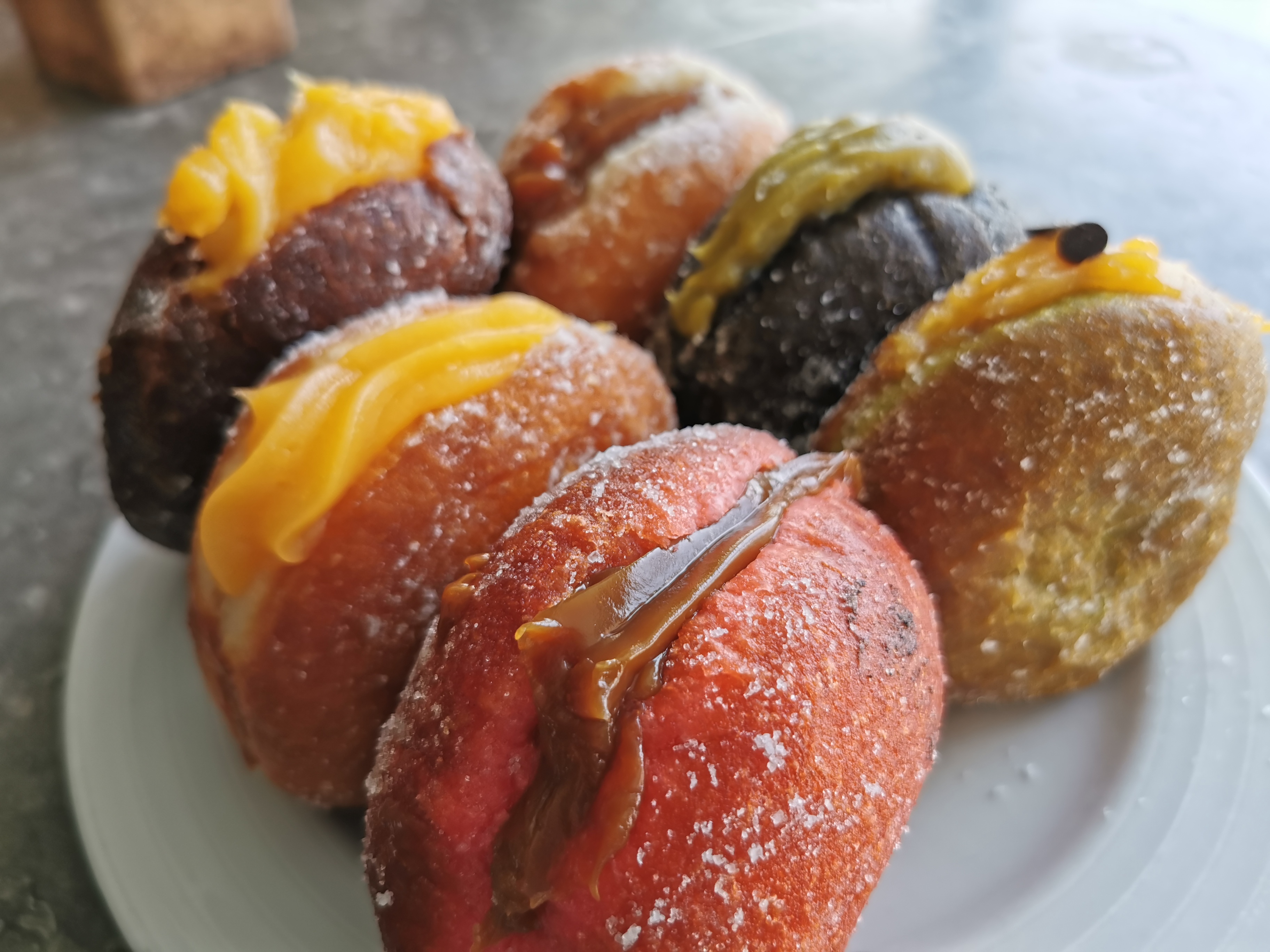 Pão da Vila. Esta pastelaria na Ericeira recheia bolas de Berlim e croissants na hora