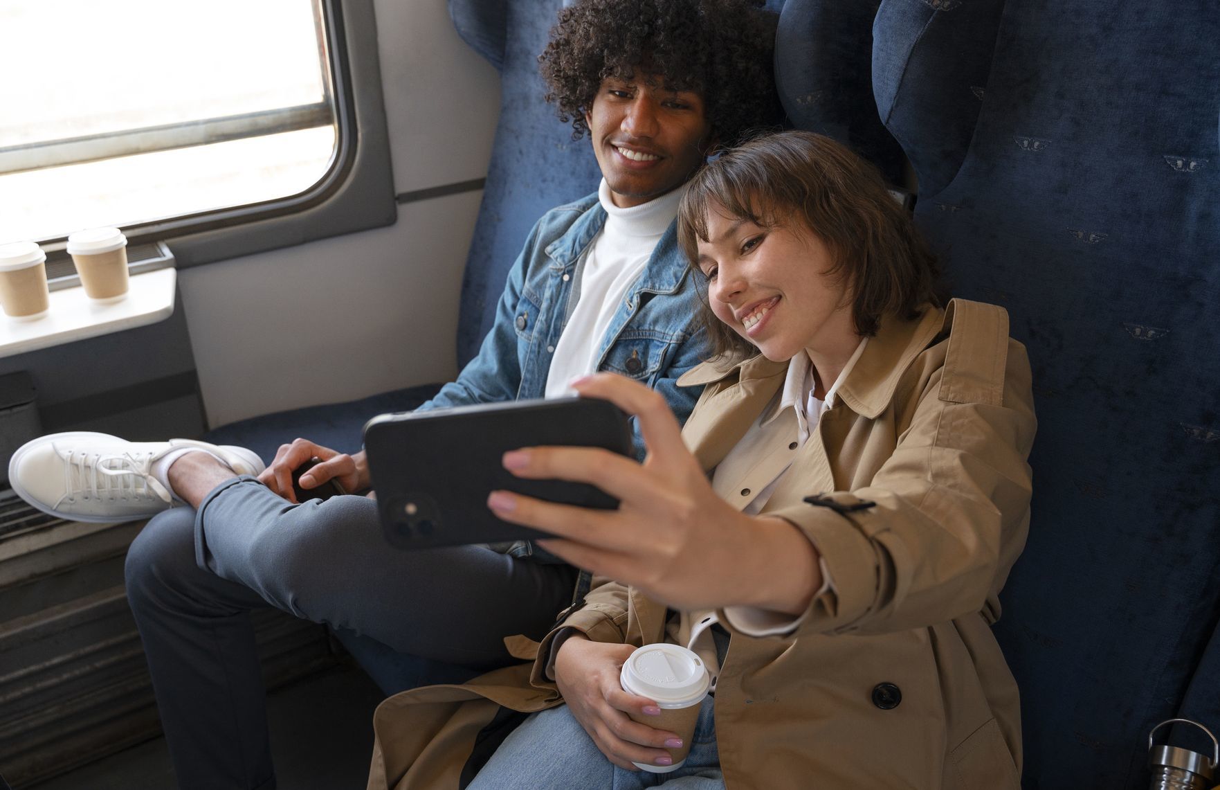 Chamadas em alta voz e videochamadas nos transportes públicos já valeram algumas multas