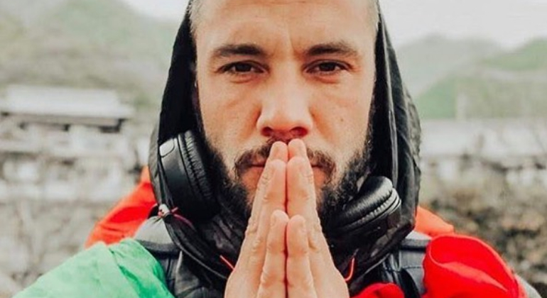 Ator Pedro Barroso vai às compras pelos vizinhos