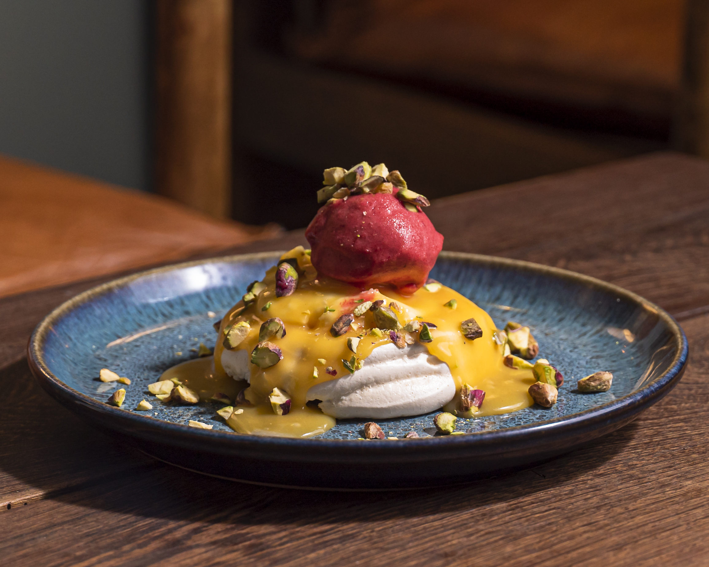 A pavlova mais instagramável de sempre está à sua espera no Porto (e há uma cereja no topo do bolo)