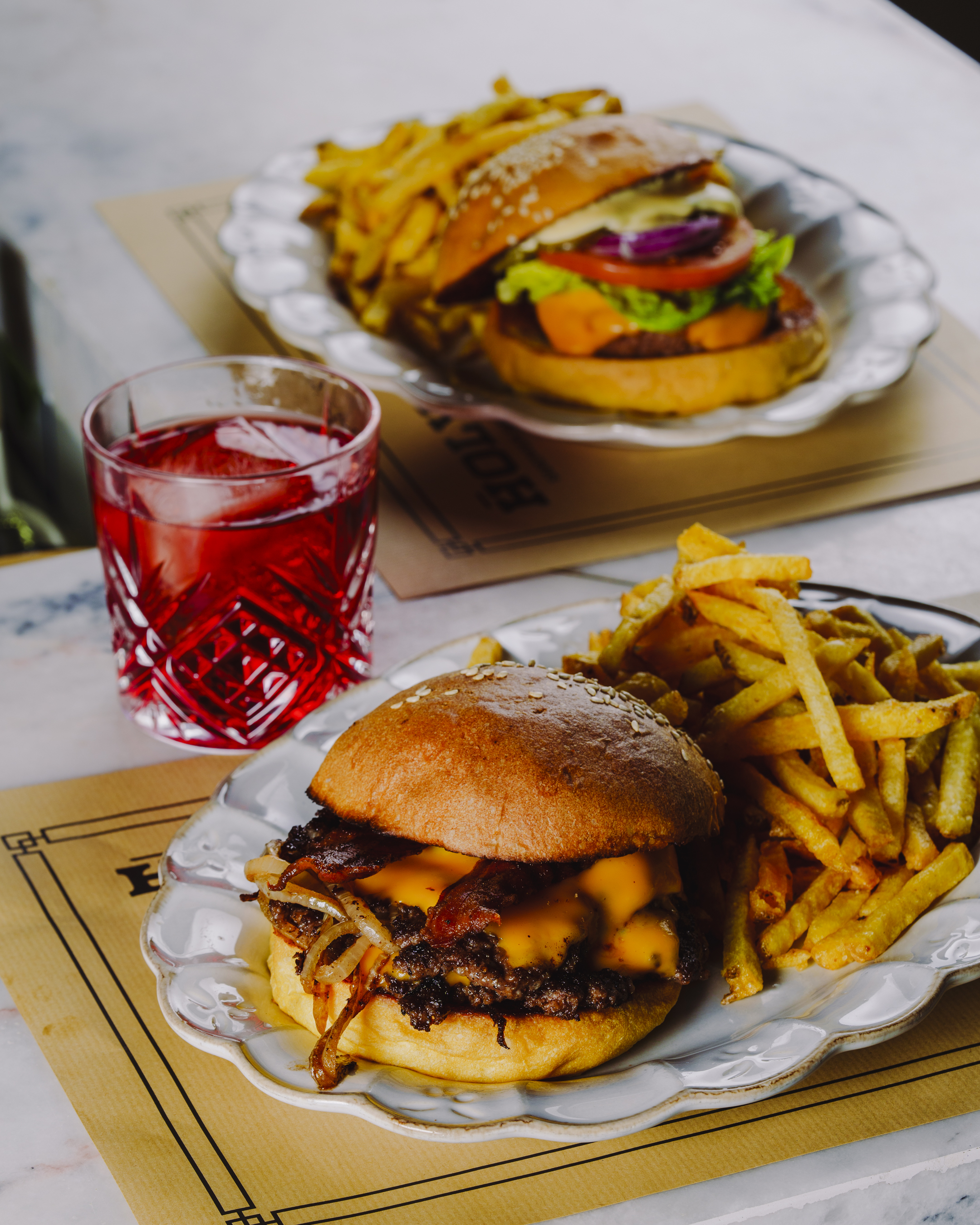 Asiáticos, veggie ou smash burgers. 5 spots onde pode (e deve) ir comer hambúrgueres gulosos
