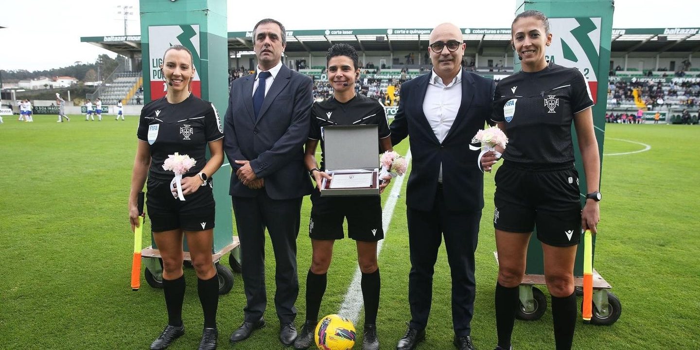 Fez-se história no futebol português: Equipa de arbitragem feminina dirigiu jogo dos campeonatos profissionais pela 1.ª vez