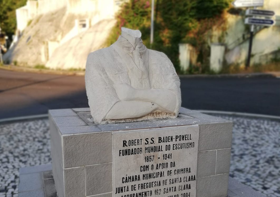Vandalismo em Coimbra. Decapitada a estátua do fundador mundial do Escotismo