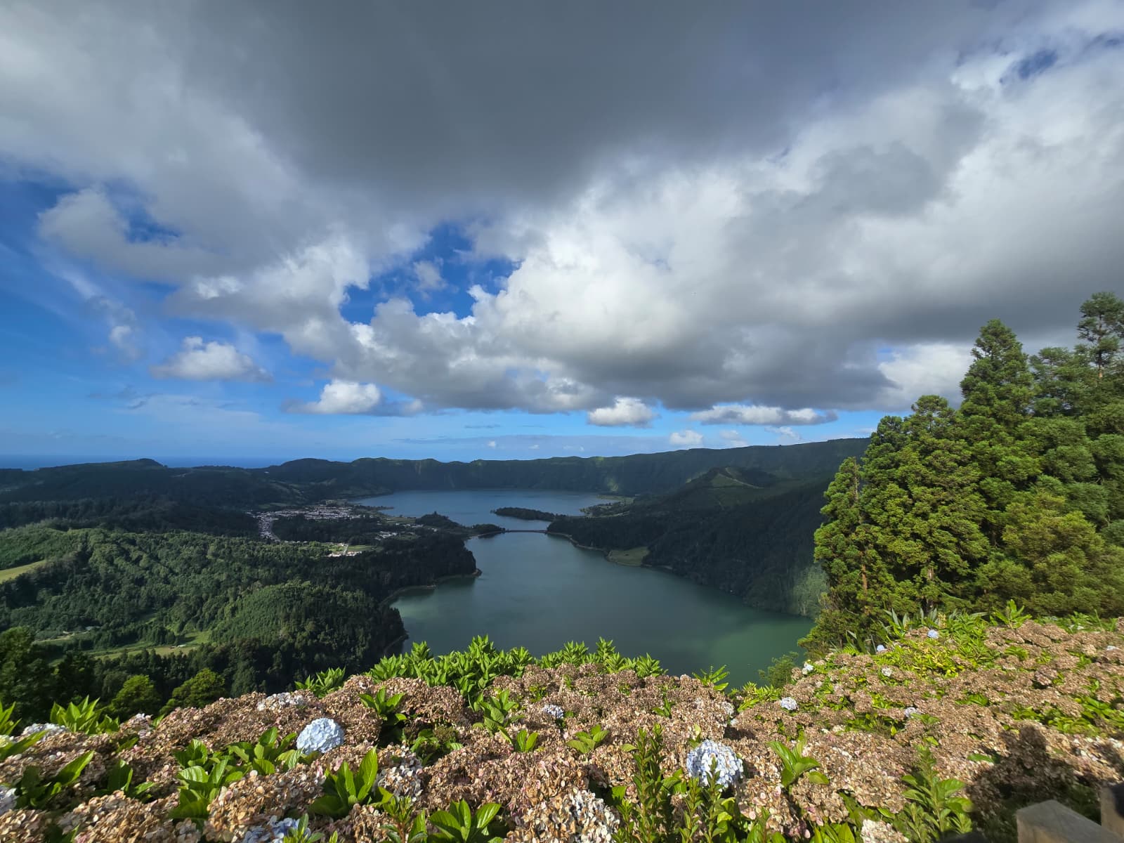 Temperaturas sobem em todo o país, mas há risco de aguaceiros e trovoada no interior