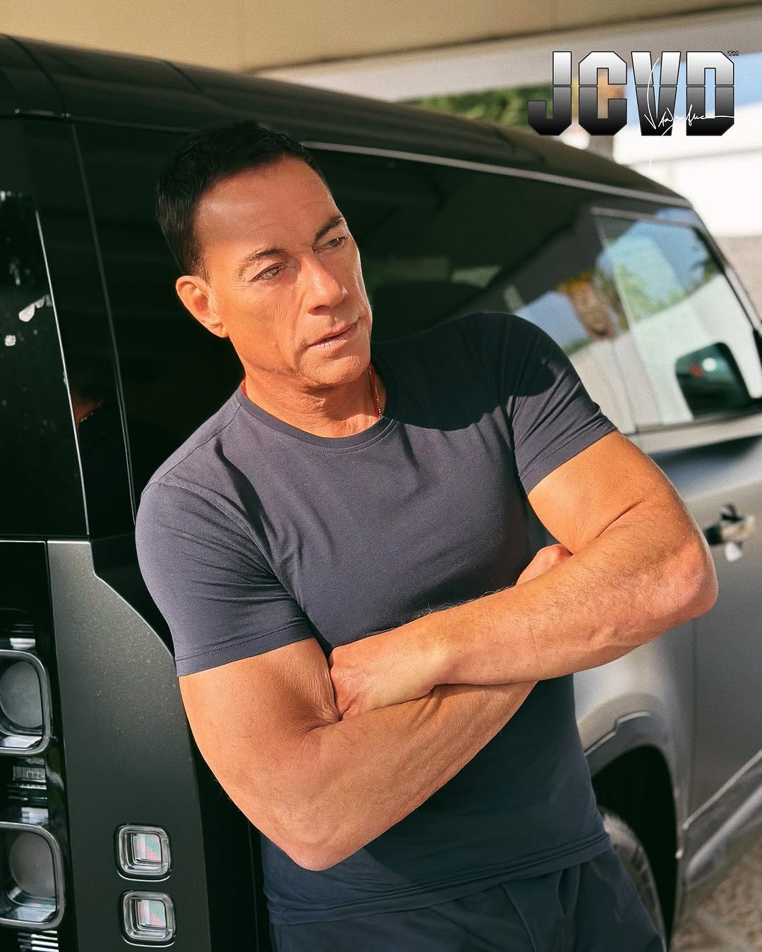 Van Damme acusado de ter relações sexuais com mulheres traficadas — que foram oferecidas como “presente”