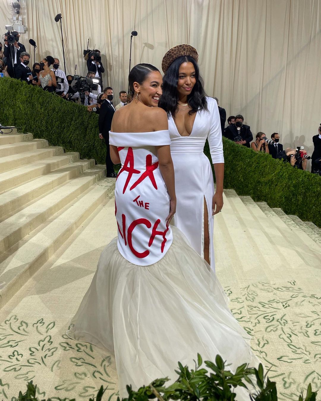 Met Gala. A mensagem política de Alexandria Ocasio-Cortez e os looks mais extravagantes
