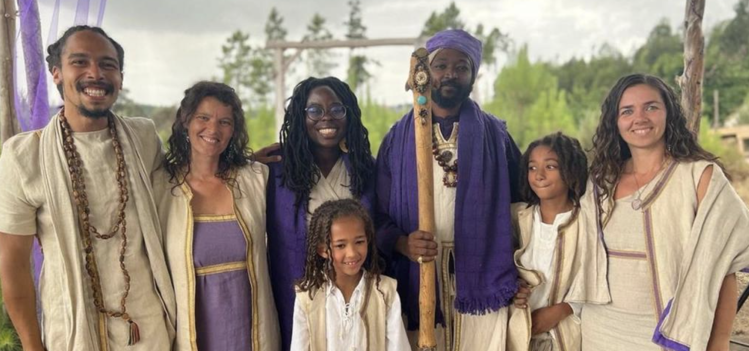 Operação de buscas no Reino do Pineal. PJ encontra pequenas quantidades de droga e leva bebé para ser registado