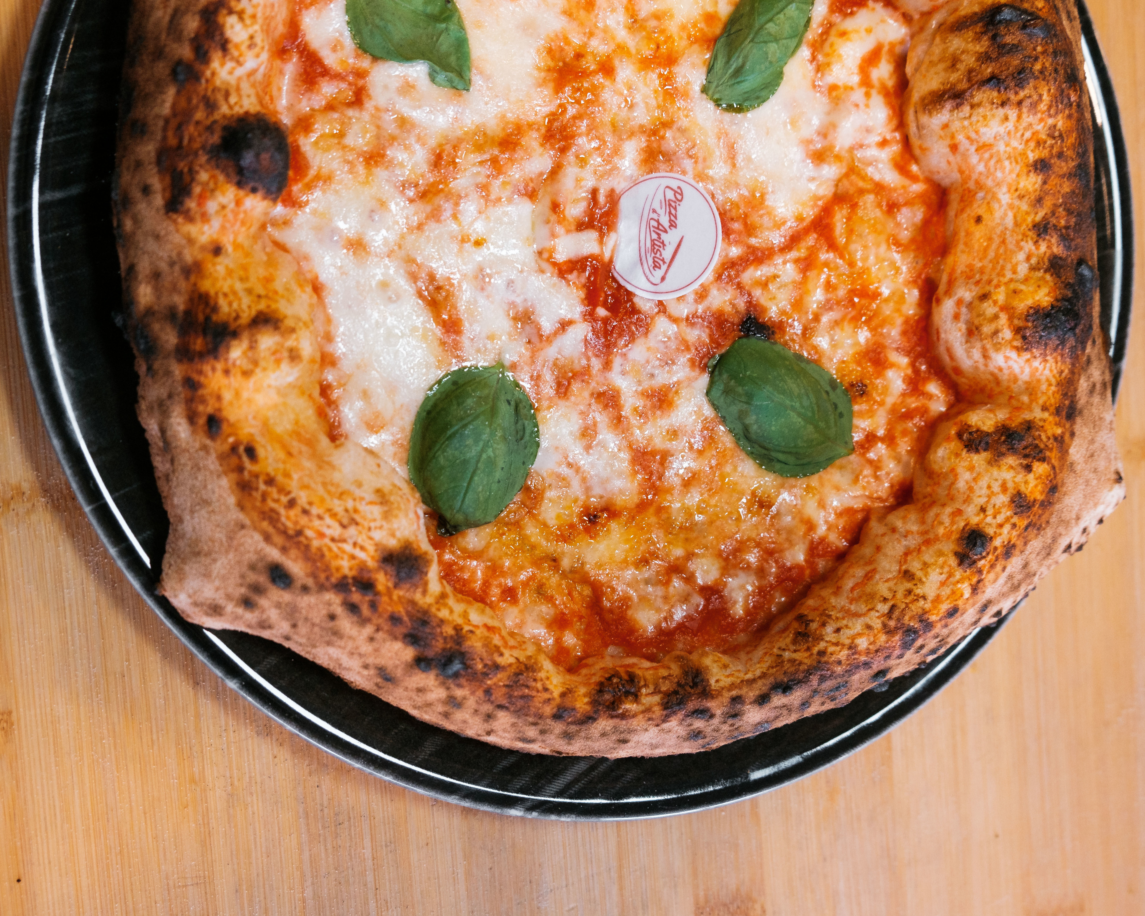 Há pizzas napolitanas à borla, mas só lhes vai poder pôr o dente se estiver no Norte