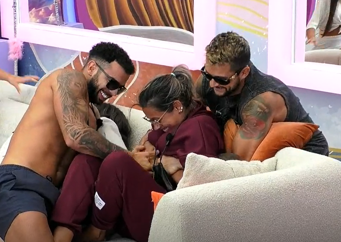 “Secret Story”. Fábio toca nas partes íntimas de Marisa (que desaba em lágrimas). Veja o vídeo e a reação da família