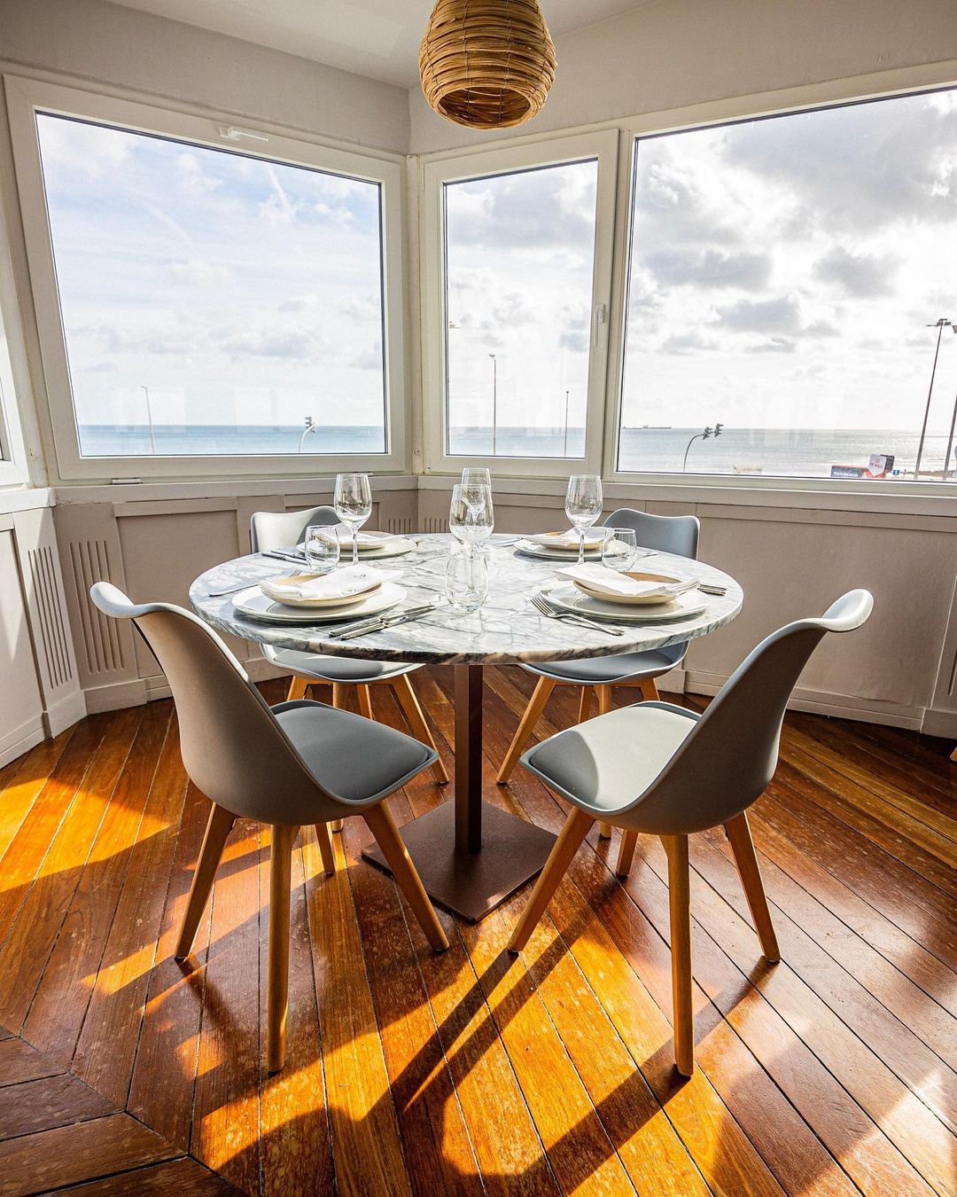 Sócio de restaurante disse não ser a favor de “mulheres a trabalhar em restauração”. Foi afastado