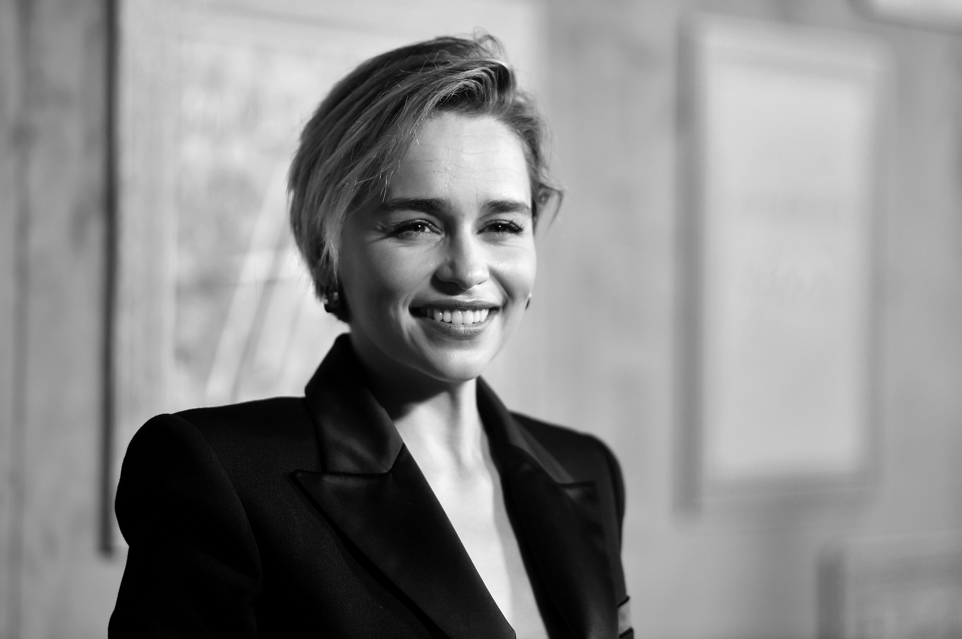 Emilia Clarke quer ser a primeira atriz feminina a dar vida a James Bond