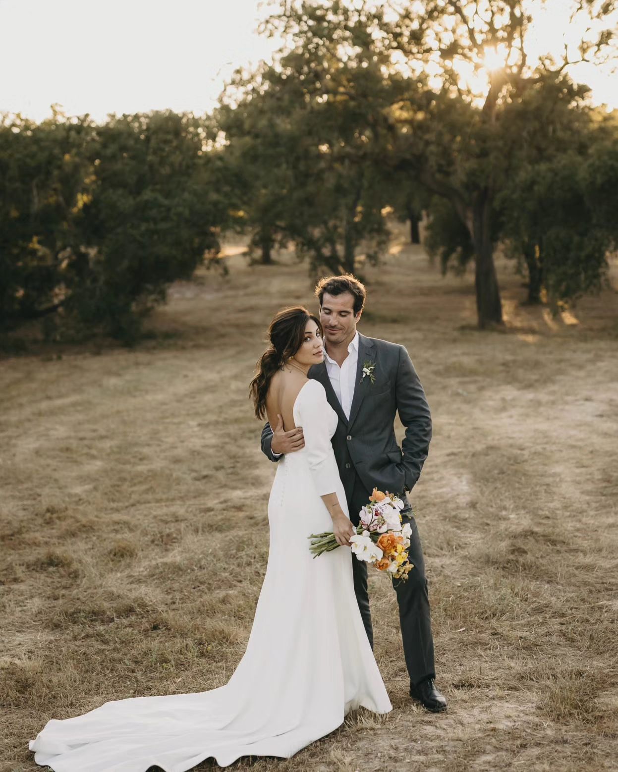 Mia Rose casou-se pela segunda vez e cantou para os convidados. Veja as fotos
