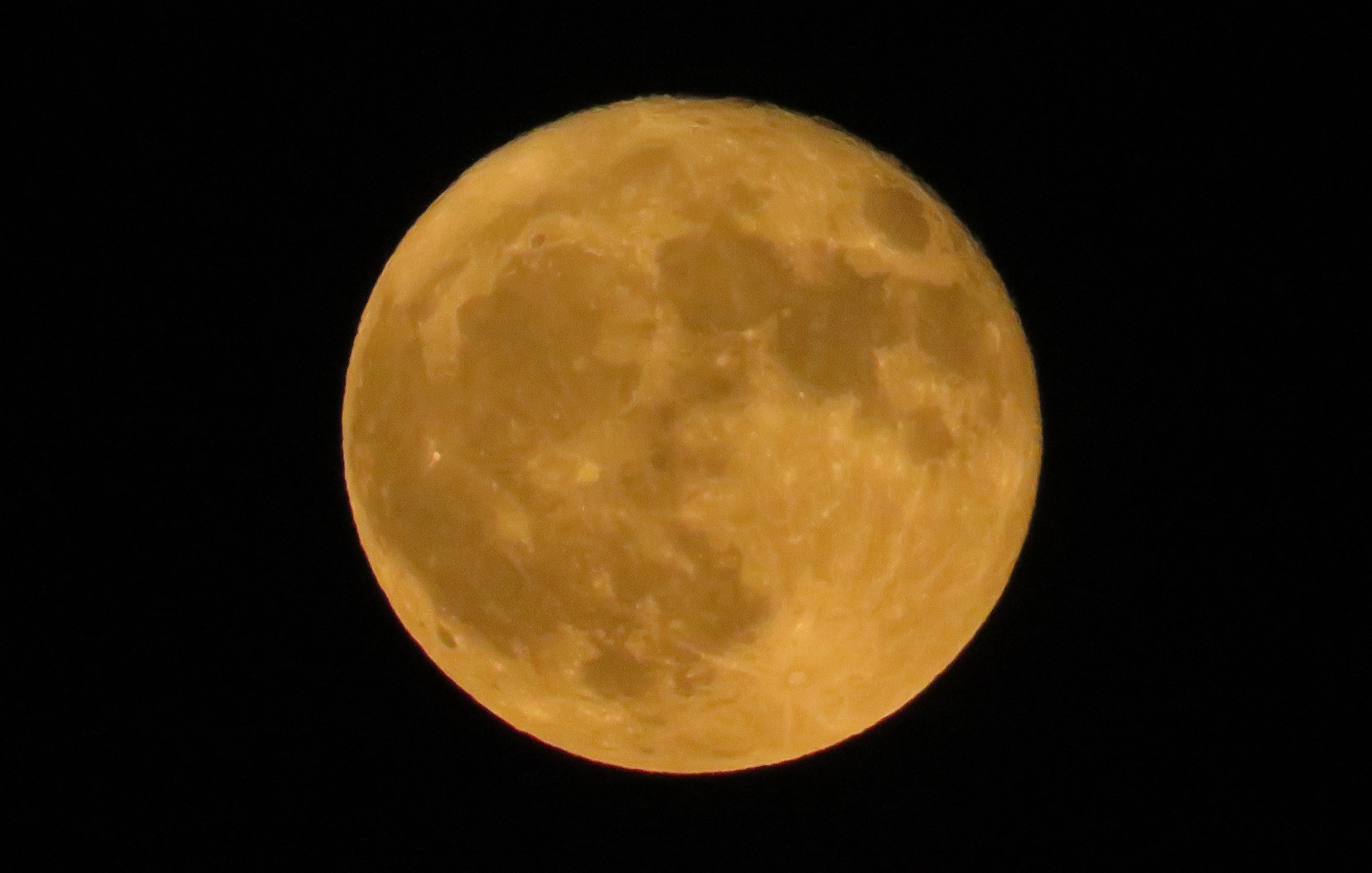 Vem aí mais uma super Lua (e será a última do ano). Saiba quando poderá vê-la pela janela