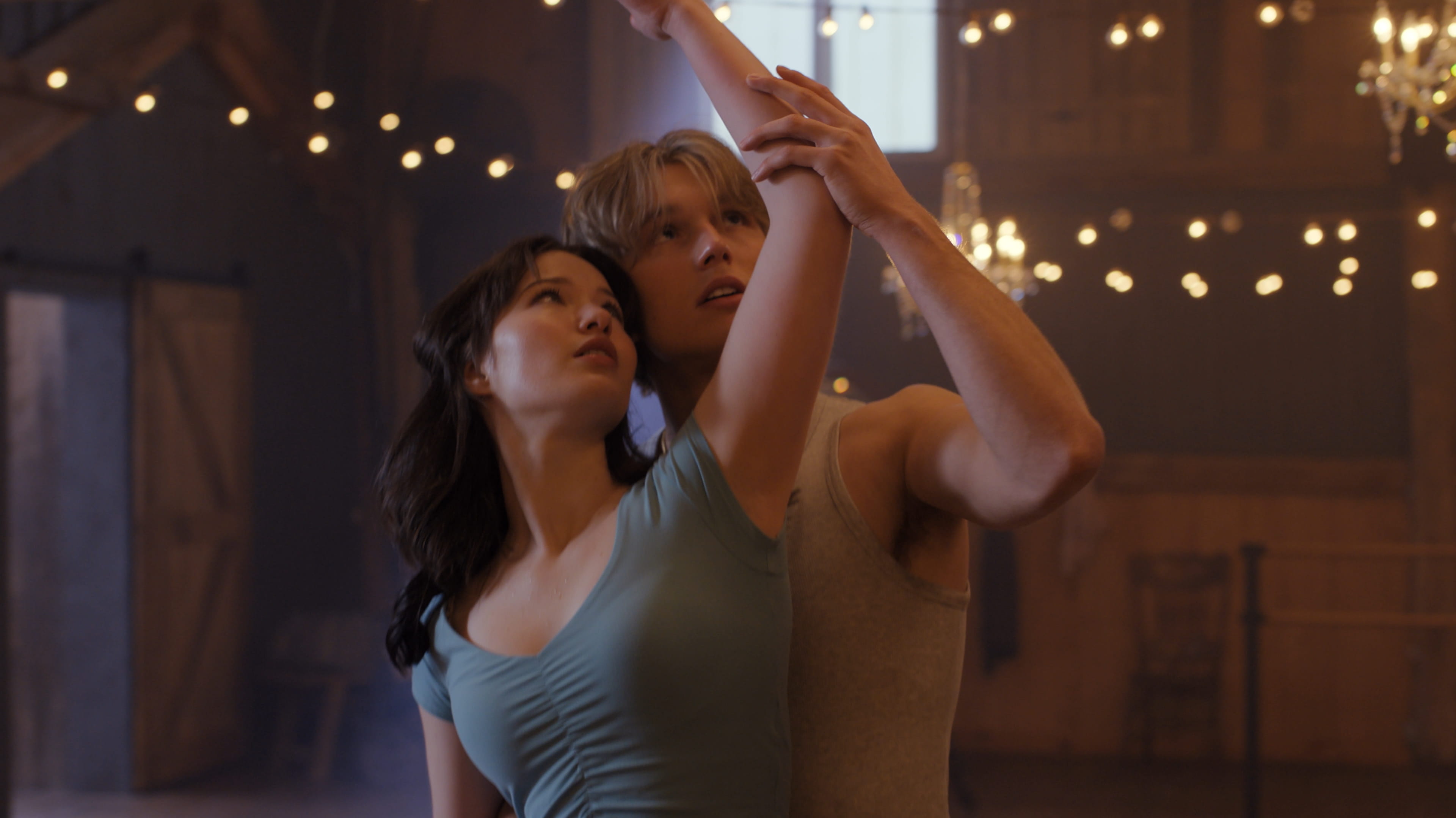 “Dar o Salto”. Este novo romance da Netflix junta patinagem no gelo, trios românticos e um legado a proteger