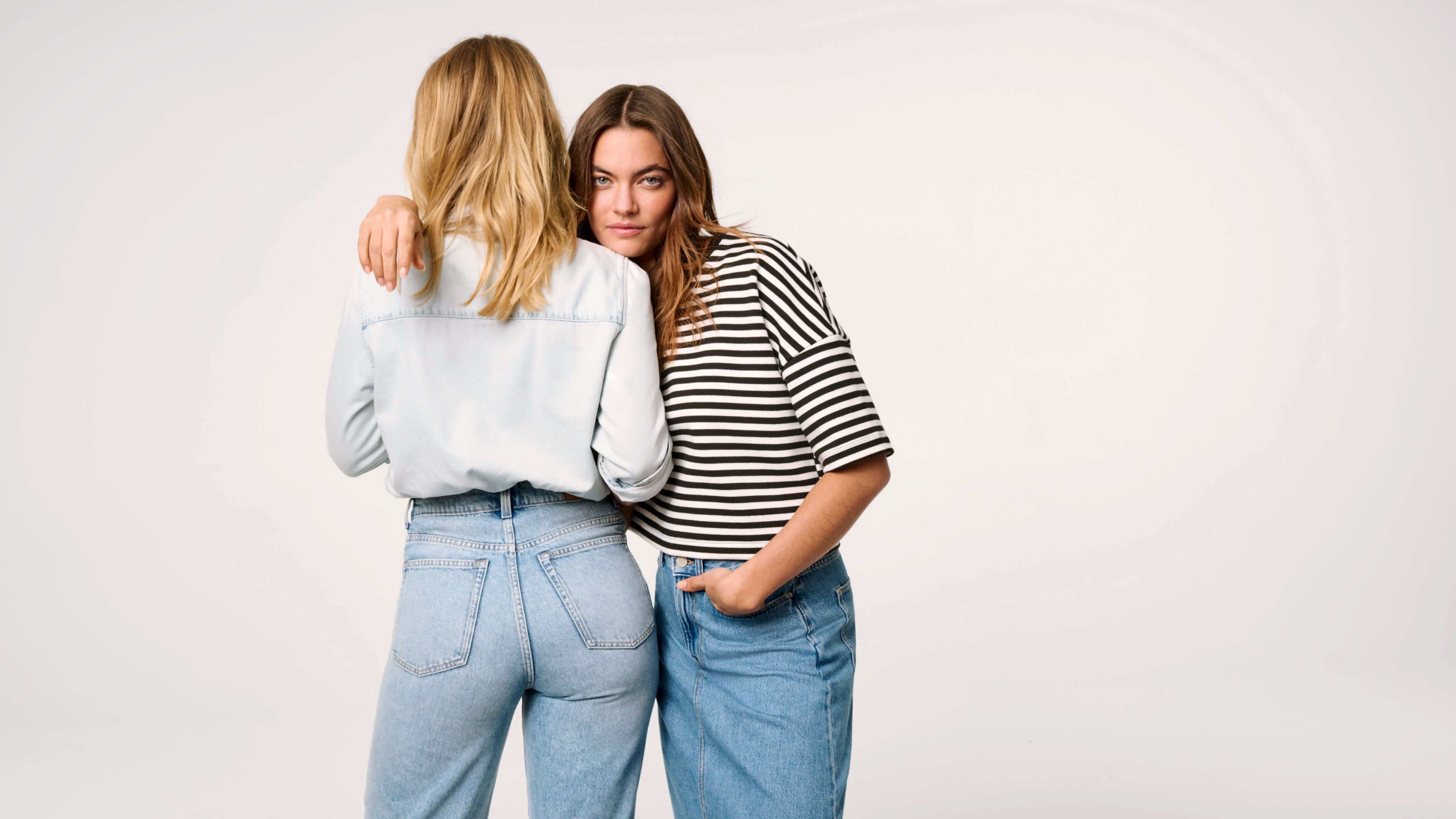 Encontrámos as calças de ganga perfeitas na C&A: moldam-se a todos os corpos, eventos e até carteiras