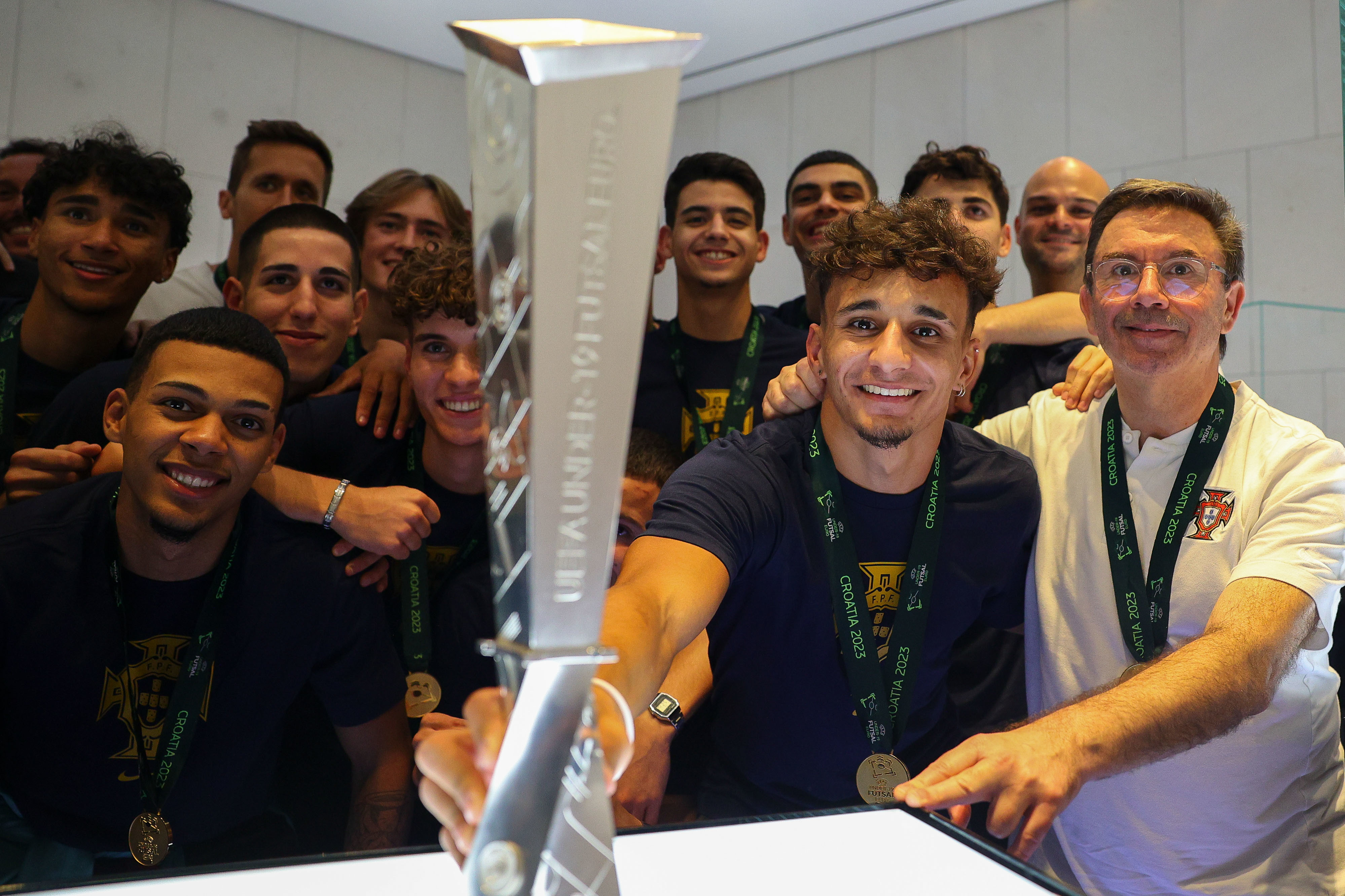 Futsal: Três vitórias em três jogos colocam os sub-19 de Portugal na fase  final do Europeu - JPN