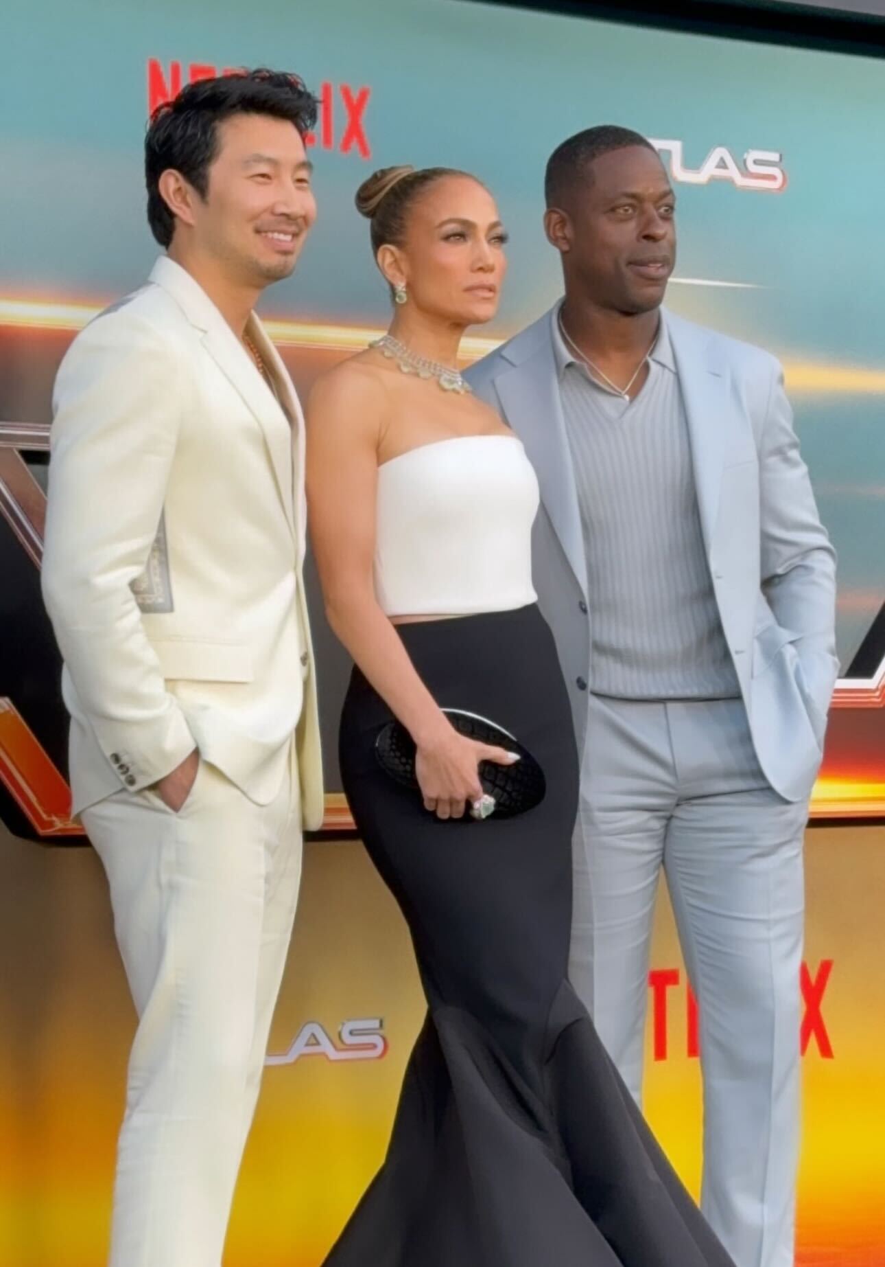 A saga continua. JLo aparece sem o marido em antestreia – e rumores de separação continuam a crescer