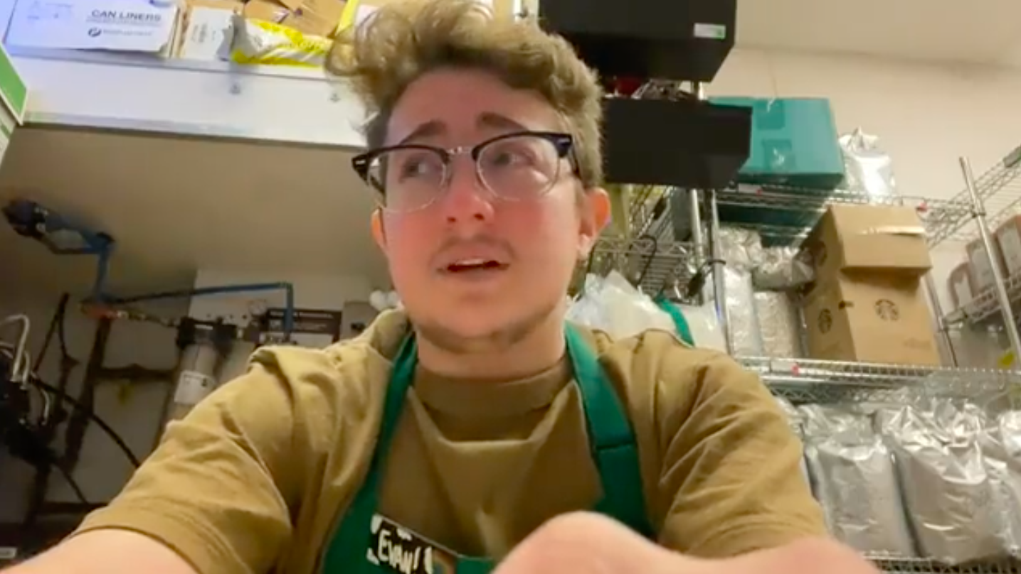 Funcionário do Starbucks faz vídeo a chorar depois de saber que vai ter de trabalhar 8 horas
