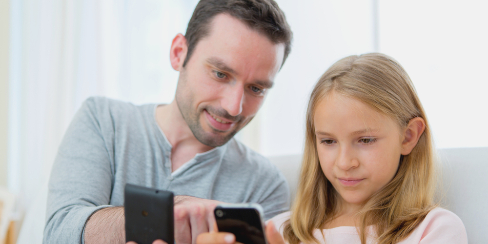 Filhos queixam-se que pais passam demasiado tempo nos smartphones