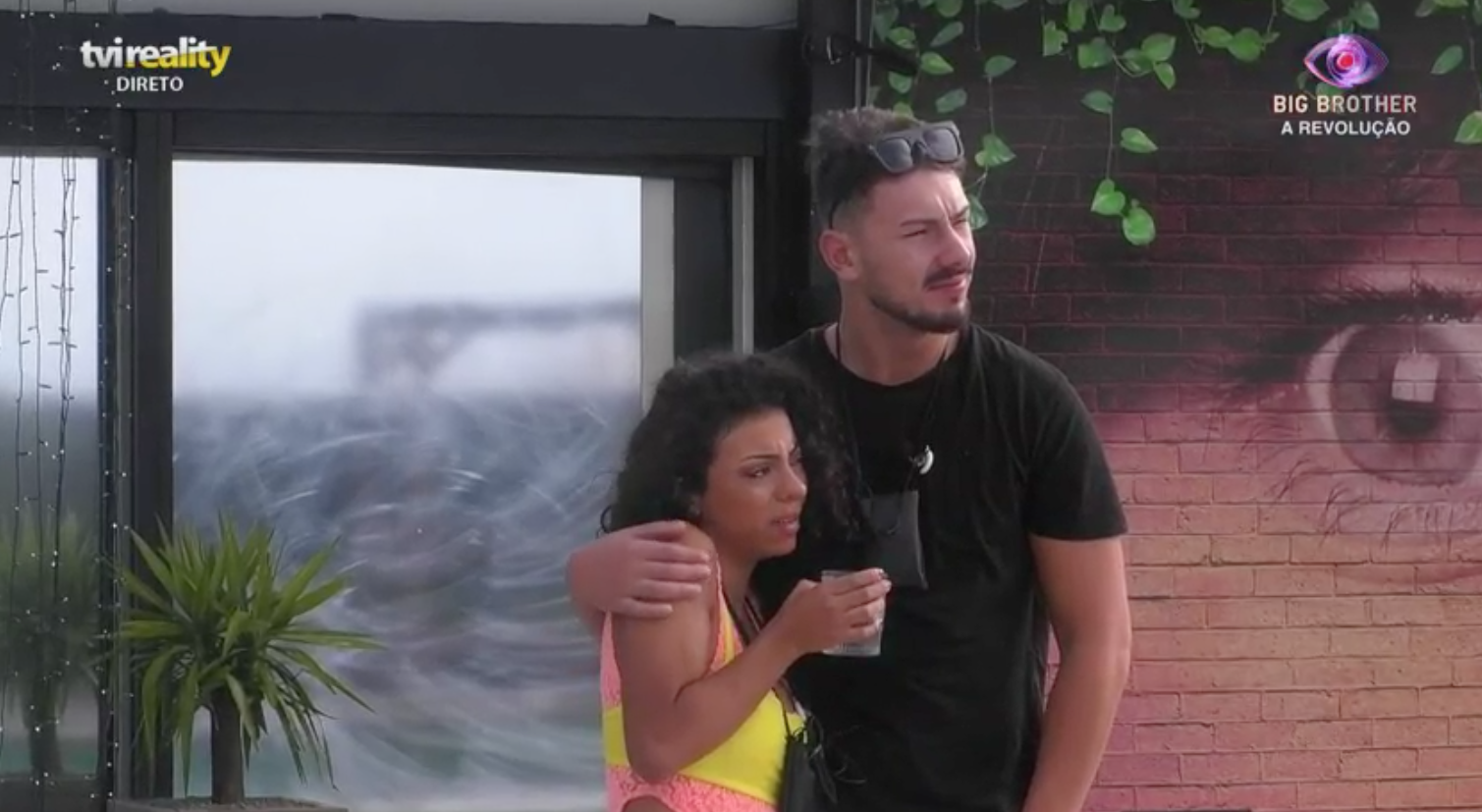 Jéssica e Renato recebem avião de apoio. “Amem-se! Abram os olhos”