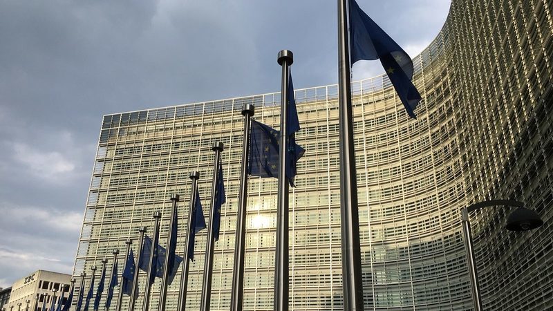 Comissão Europeia tem quase 900 vagas para estágios remunerados. Veja como concorrer