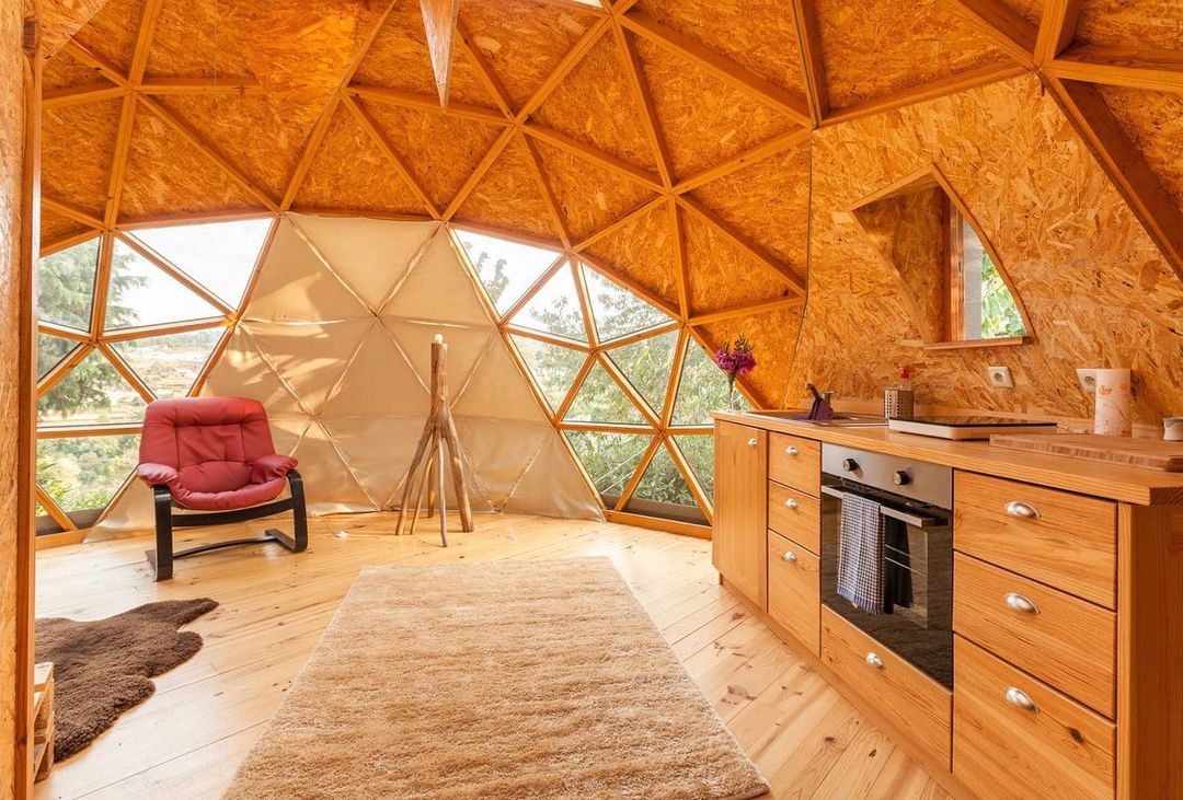 Pode parece impossível, mas estas cápsulas incríveis ficam mesmo em Portugal