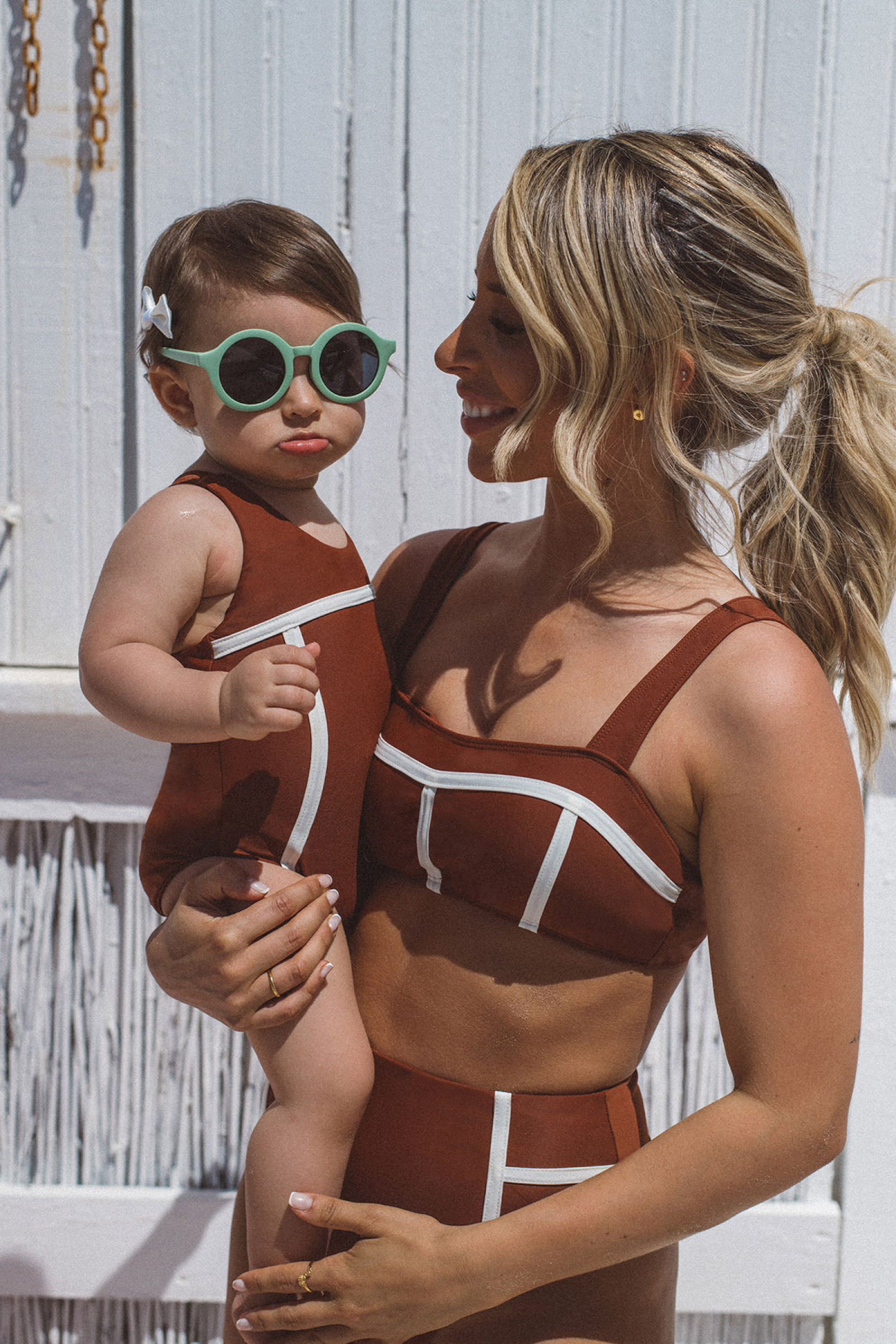 Amou os fatos de banho de Helena Coelho e da filha Íris? Já os pode comprar… mas tem de ser rápida