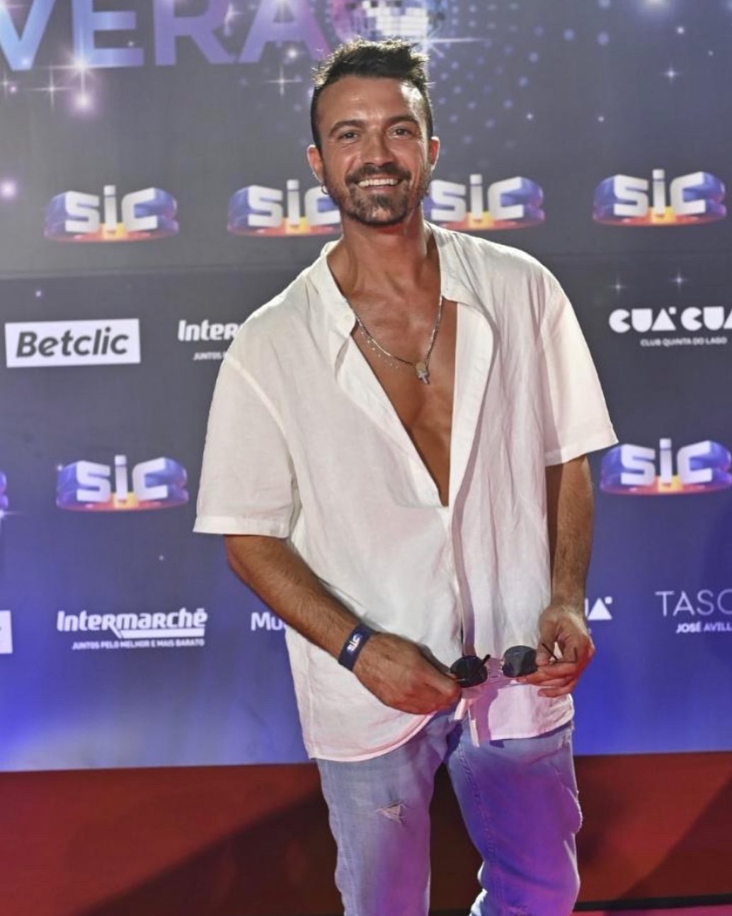 João Baptista envolvido em nova polémica. Ator foi expulso de bar após despir-se e incomodar rapariga