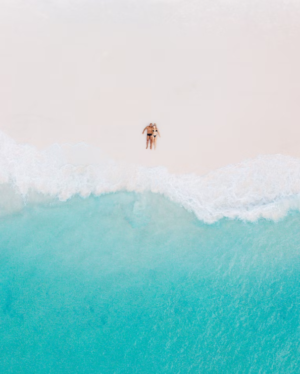 Casal vai fazer mergulho durante lua de mel e é abandonado no mar. Agora quer 4 milhões de euros de indemnização