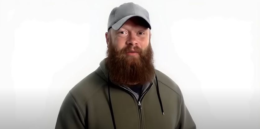 Homem assassinado “fala” através de IA na leitura da sentença para perdoar condenado