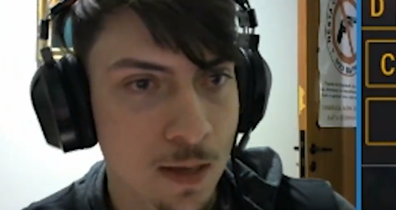 Filho de Bolsonaro diz: “Prefiro morrer transando do que tossindo”