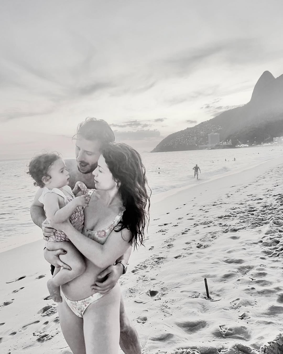 Já nasceu o segundo filho de Gabriela Barros. Veja a primeira foto do pequeno Tomás