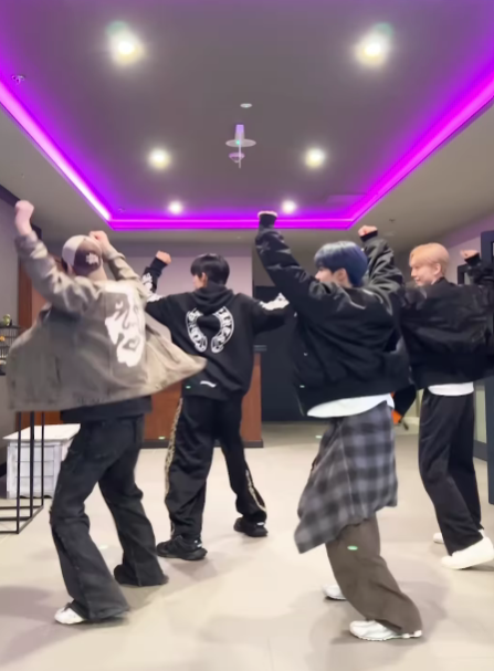 Banda sul-coreana viraliza nas redes sociais ao dançar o vira português. Veja o vídeo insólito