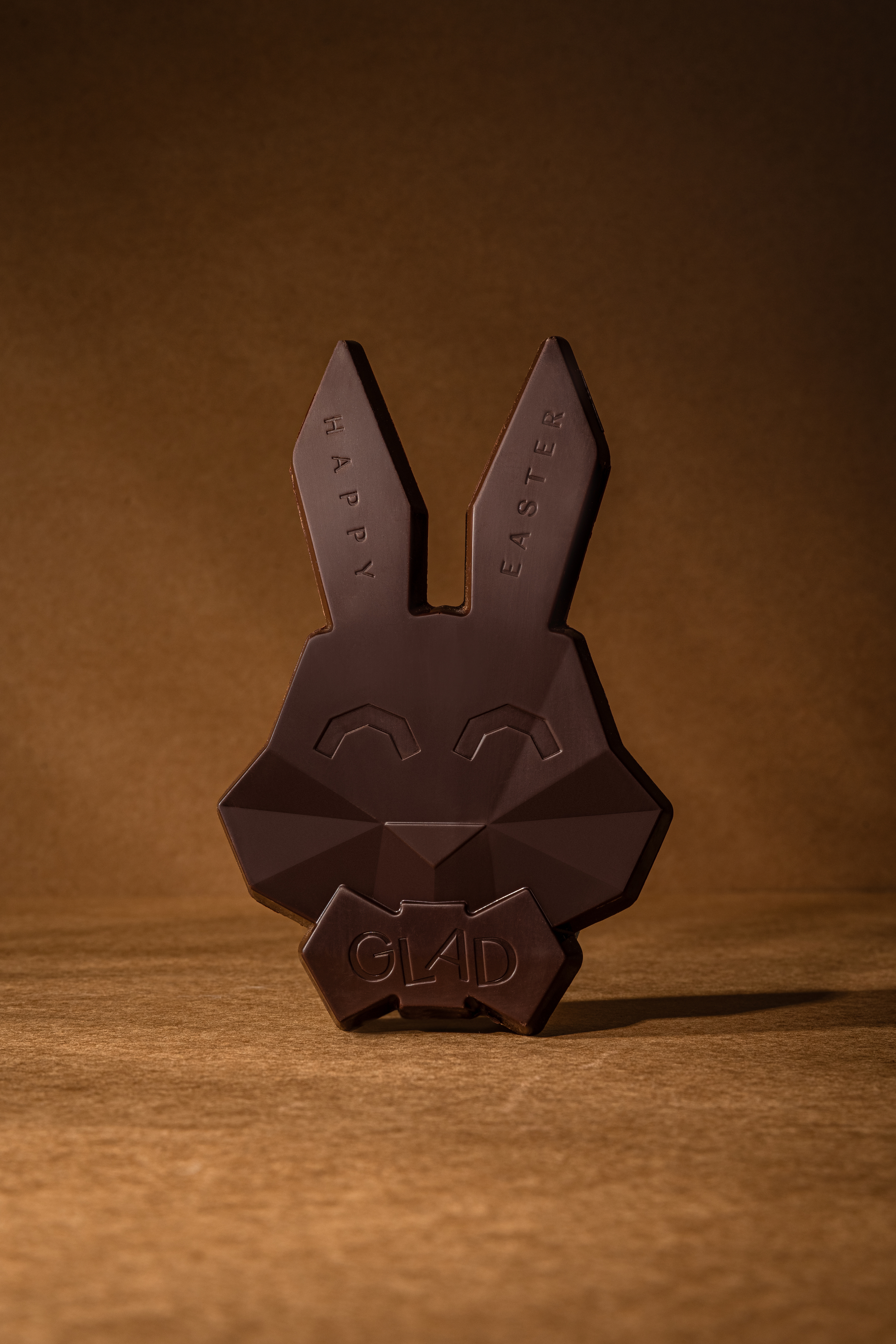 Os miúdos vão adorar receber estes ovos e coelhos de chocolate recheados com praliné de amêndoas na Páscoa