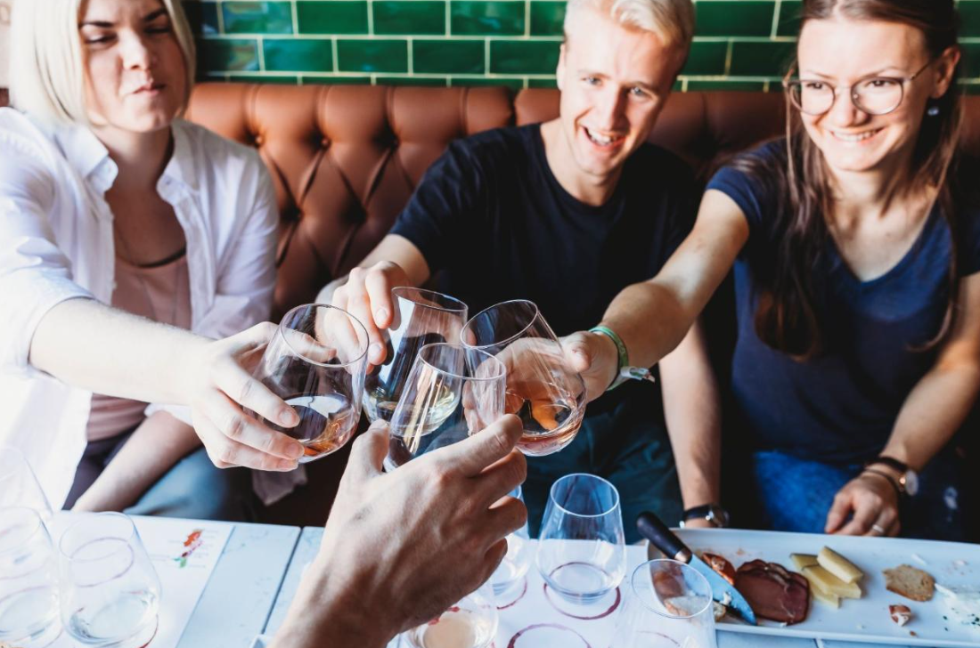 Ir ao cinema por mais barato, pintar azulejos ou provar vinhos. 6 atividades a não perder este fim de semana