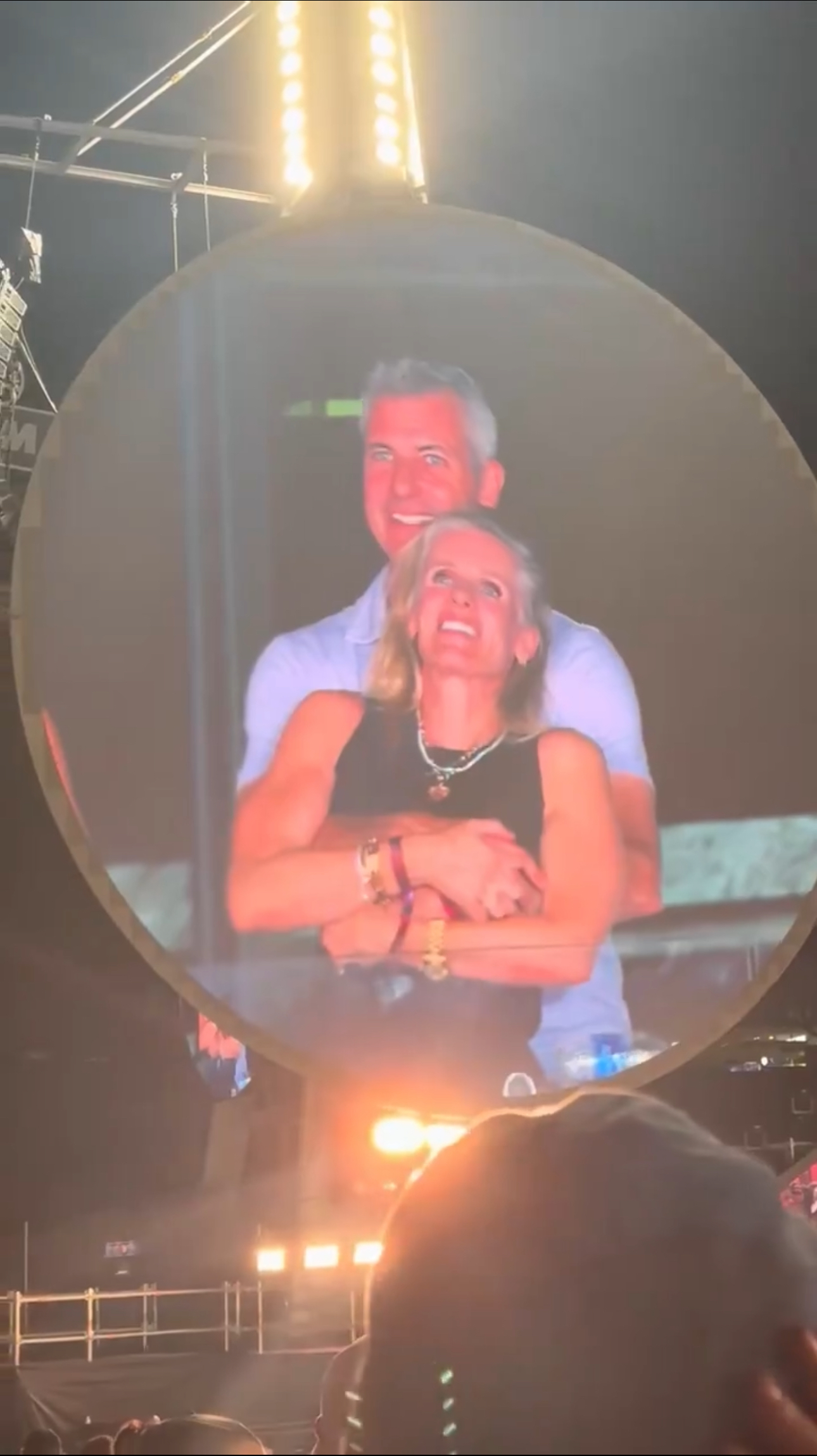 Alegada amante fala sobre ter sido apanhada com o chefe no concerto dos Coldplay. “É tão cliché e tão mau”