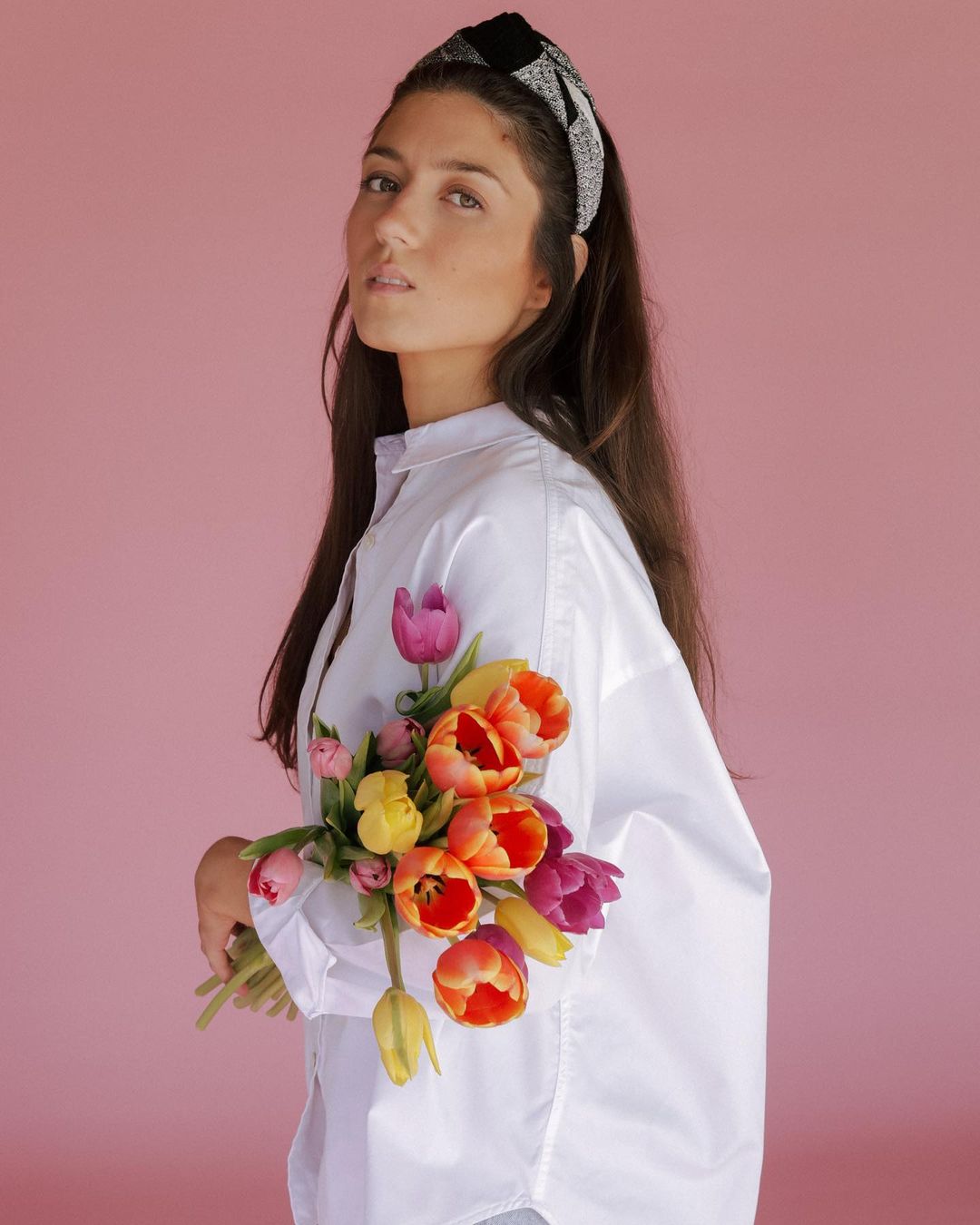 Esqueça os lenços e chapéus. Os acessórios desta primavera são as bandoletes da Campos