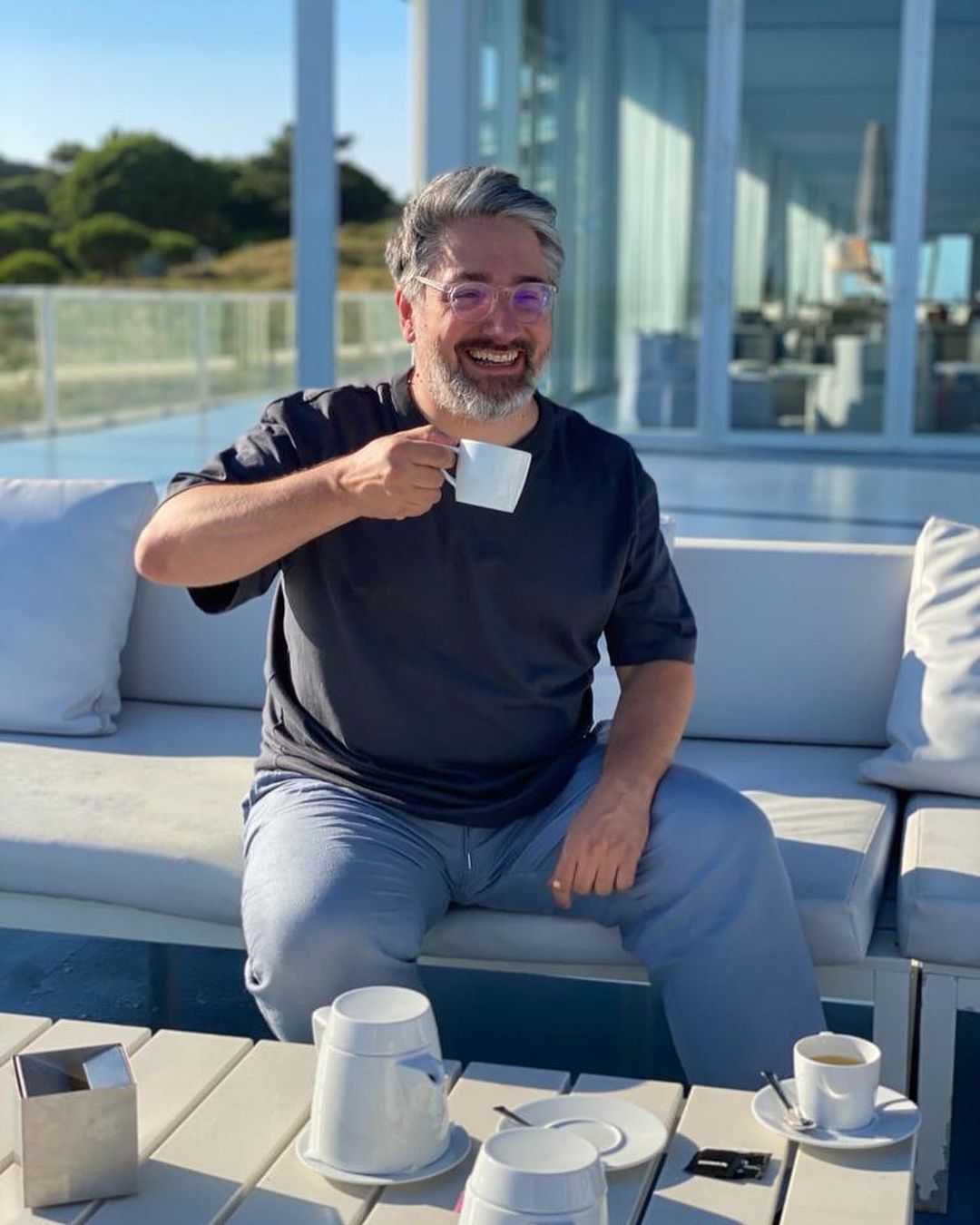 Nuno Markl vai fazer uma caminhada para parar de roer as unhas. Mas há formas mais simples do que andar da Parede até Lisboa