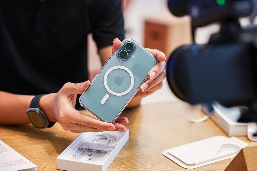 Apple transportou por avião 2 mil milhões de dólares em iPhones para fugir às tarifas de Trump