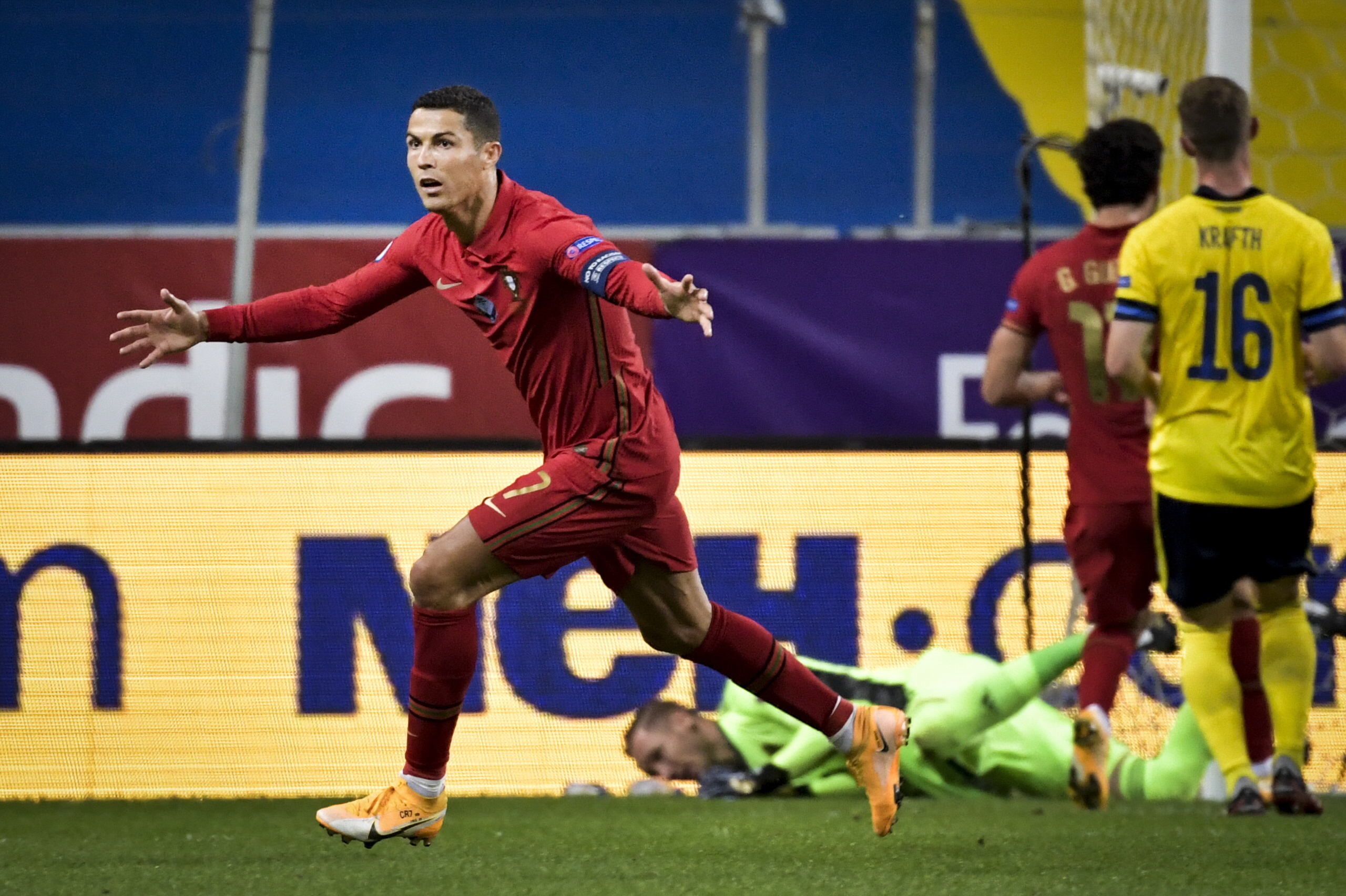 Cristiano Ronaldo celebra 20 anos ao serviço da Seleção Nacional de futebol  - Seleção Nacional - SAPO Desporto